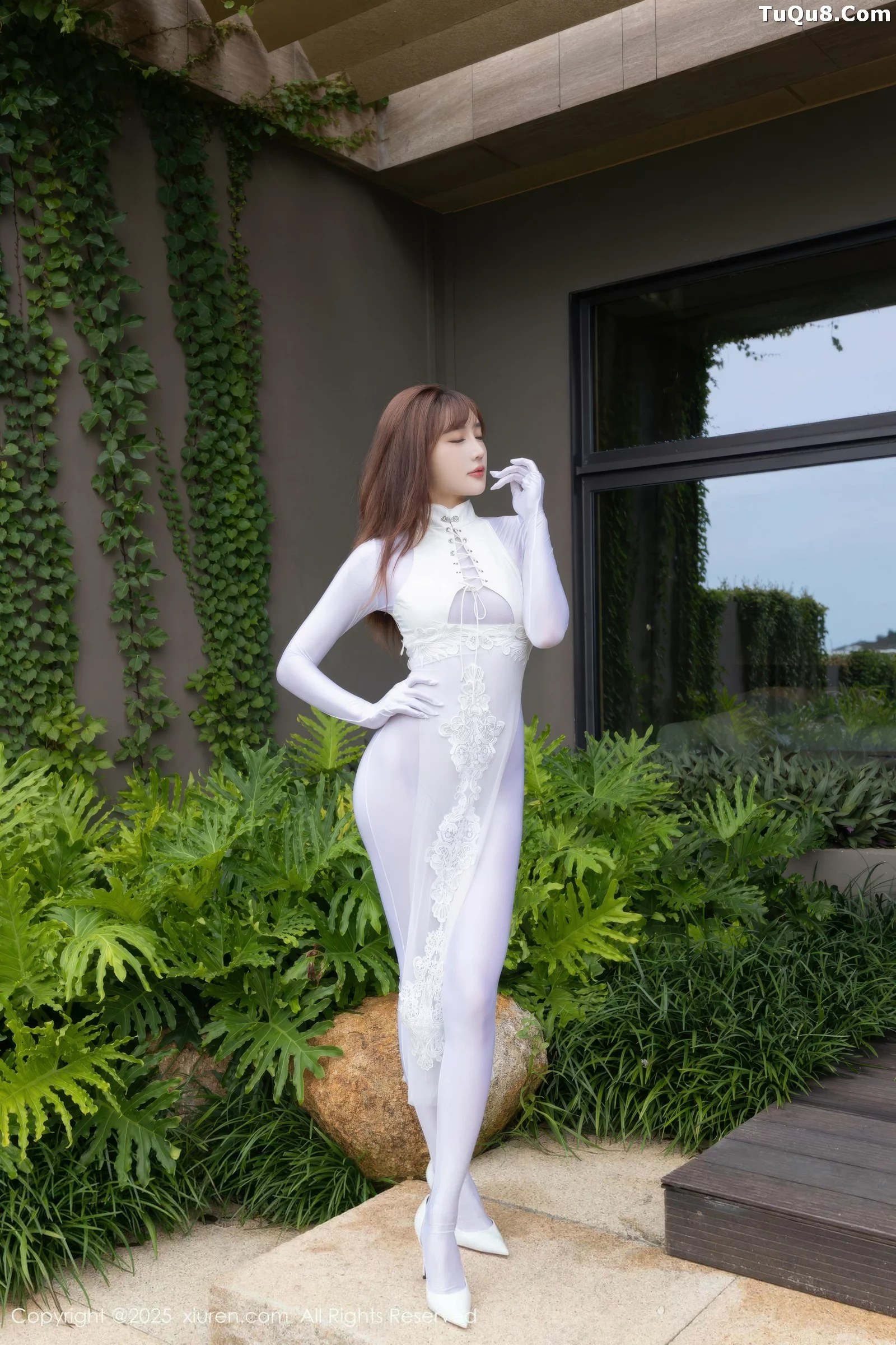 模特陆萱萱性感白色情趣旗袍露白色连体衣秀完美身材诱惑写真80P-第1章-图片2