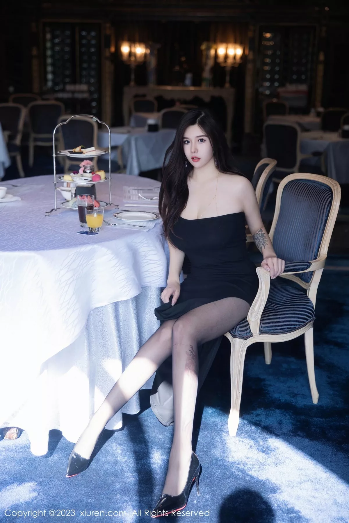 模特周思乔Betty性感黑色露肩短裙半脱秀豪乳遮点极致诱惑写真80P-第1章-图片3