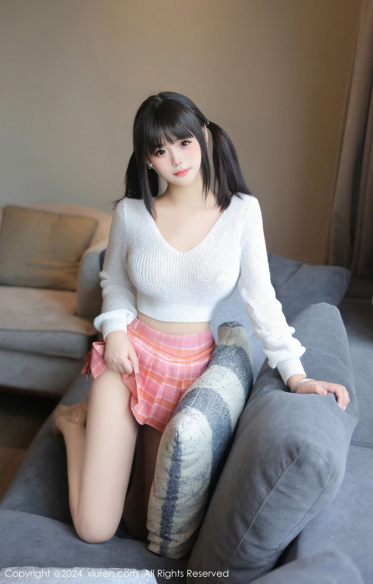 新人模特徐若兮白色针织上衣配粉色短裙露超薄肉丝迷人诱惑写真82P-第1章-图片1