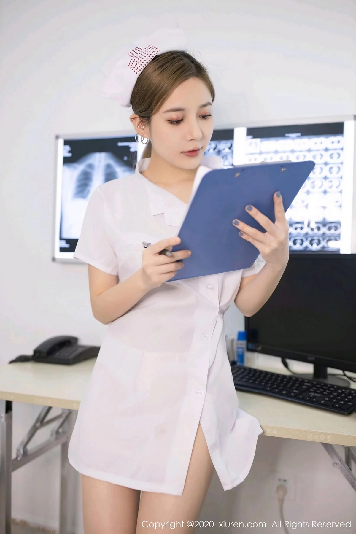 嫩模鱼子酱Fish护士打针主题脱护士制服露性感白色内衣诱惑写真81P-第1章-图片1