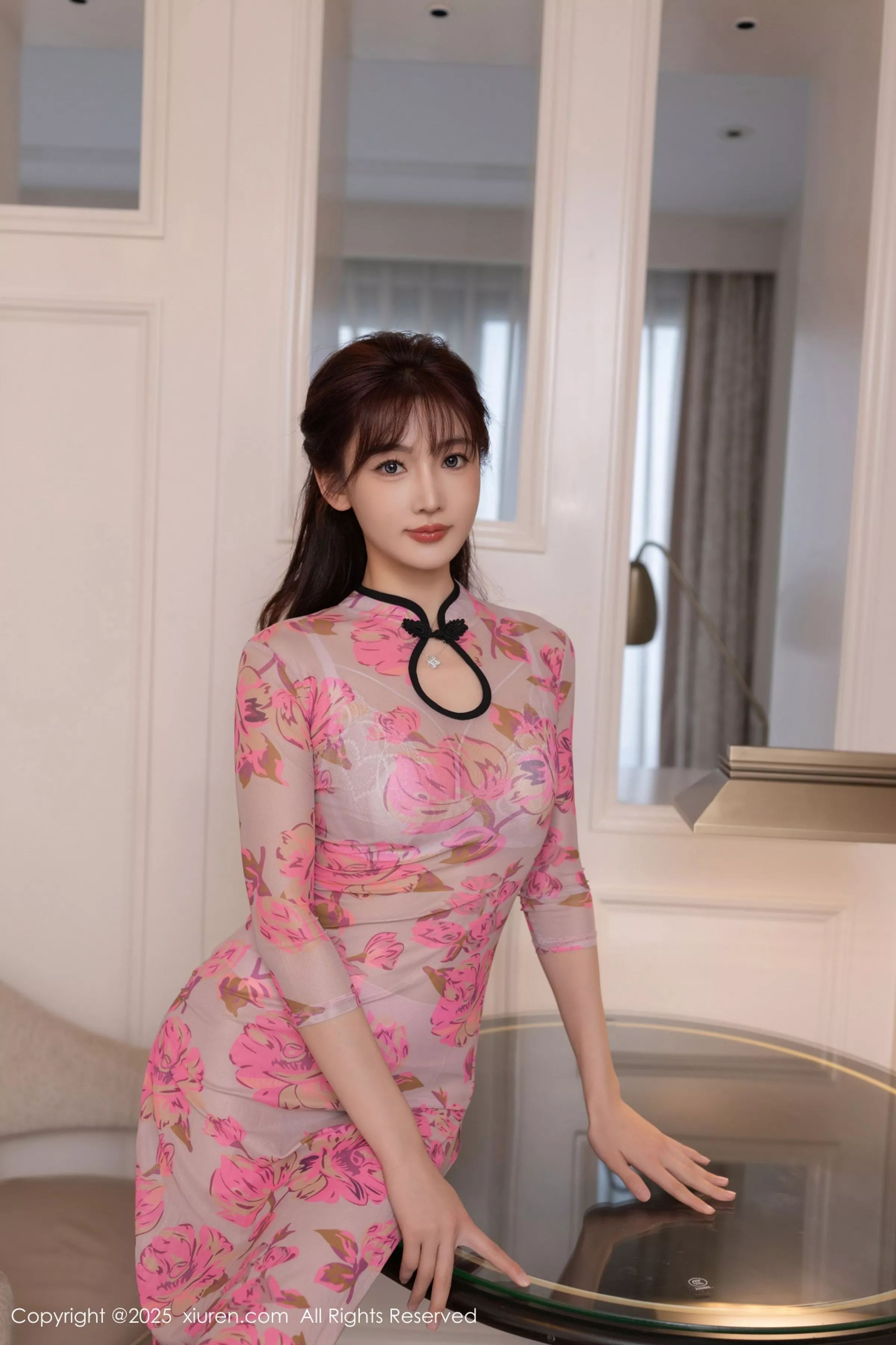 模特陆萱萱粉色旗袍露白色内衣配粉色丝袜秀柔美身姿诱惑写真80P-第1章-图片2