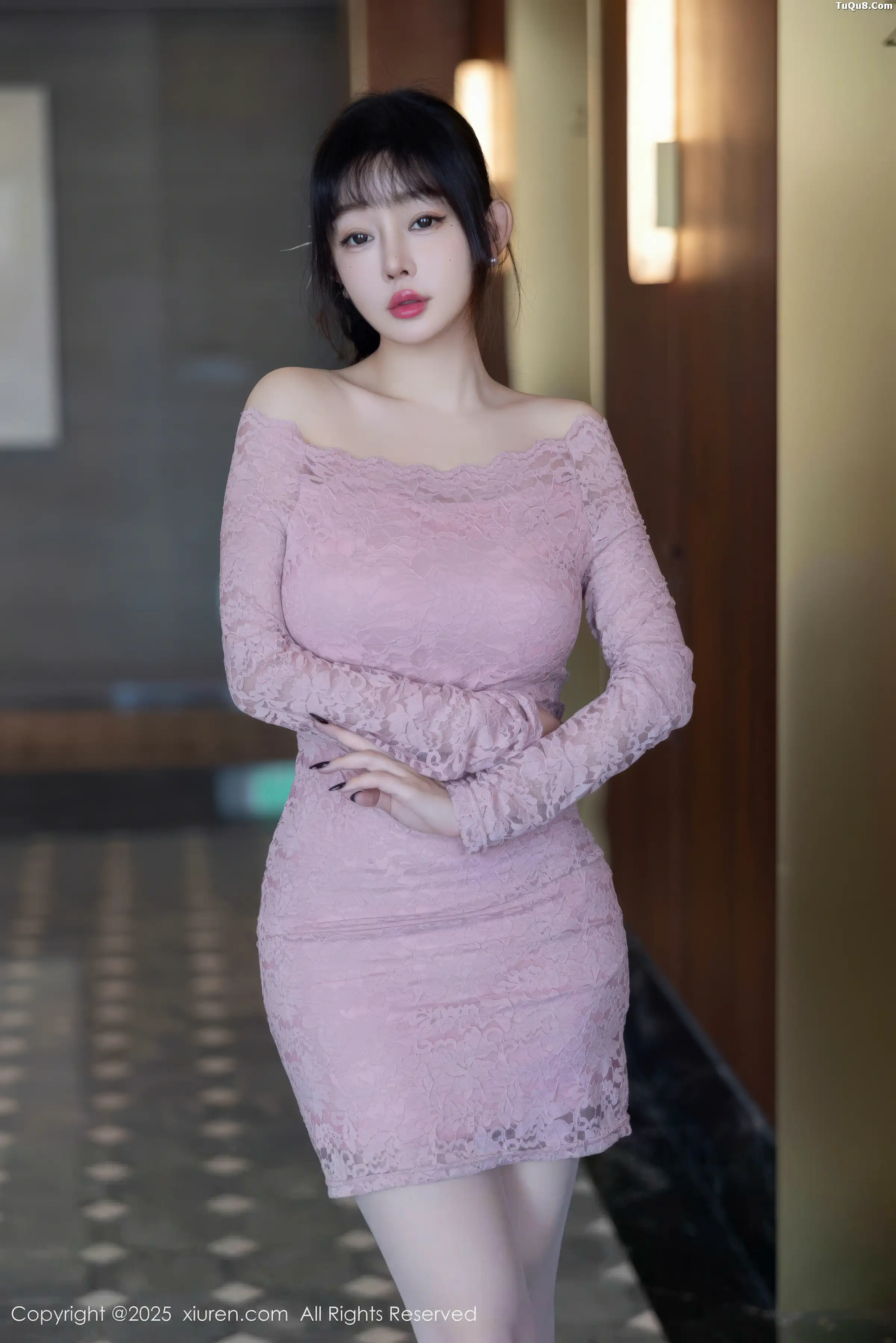 女神王羽纯✨性感浅色连衣短裙配原色丝袜秀曼妙身姿诱惑写真77P-第1章-图片2