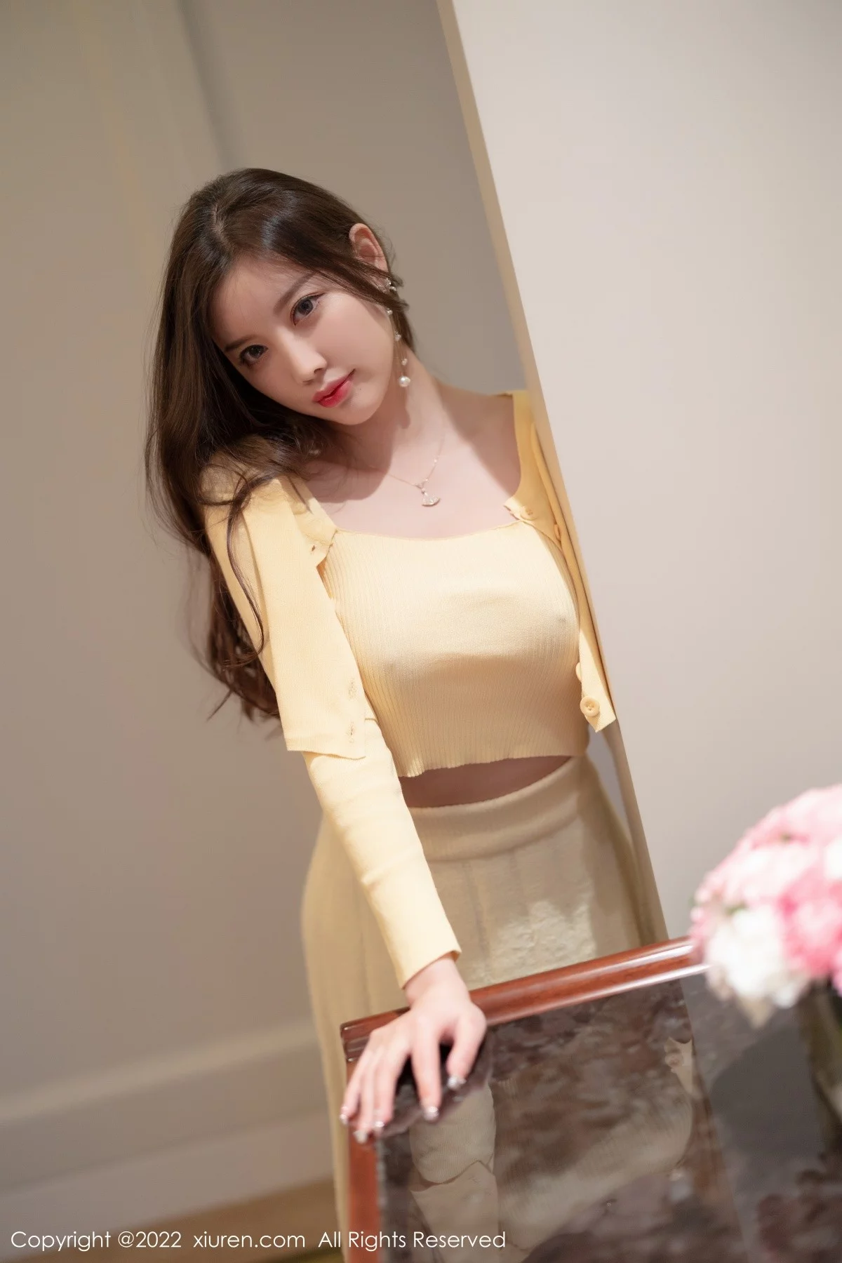 女神杨晨晨Yome淡黄色上衣配长裙原色丝袜秀完美身材诱惑写真77P-第1章-图片2