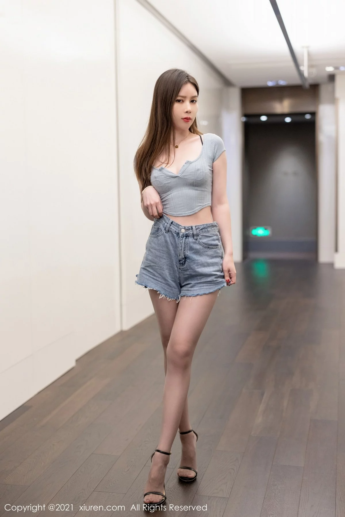 模特吴雪瑶脱超A牛仔短裤露性感黑色内衣秀完美身材诱惑写真35P-第1章-图片2