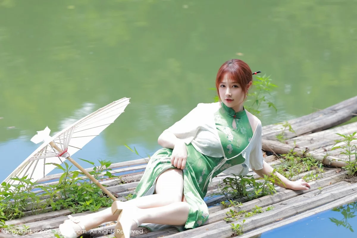 模特养乐多DoDo江边场景性感绿色旗袍配超薄肉丝迷人诱惑写真51P-第1章-图片3