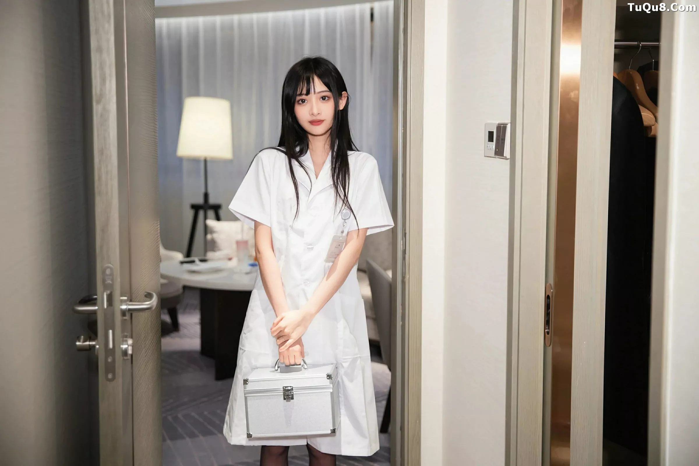 模特茂木希子性感白色护士服饰配超薄黑丝秀完美身材诱惑写真80P-第1章-图片1