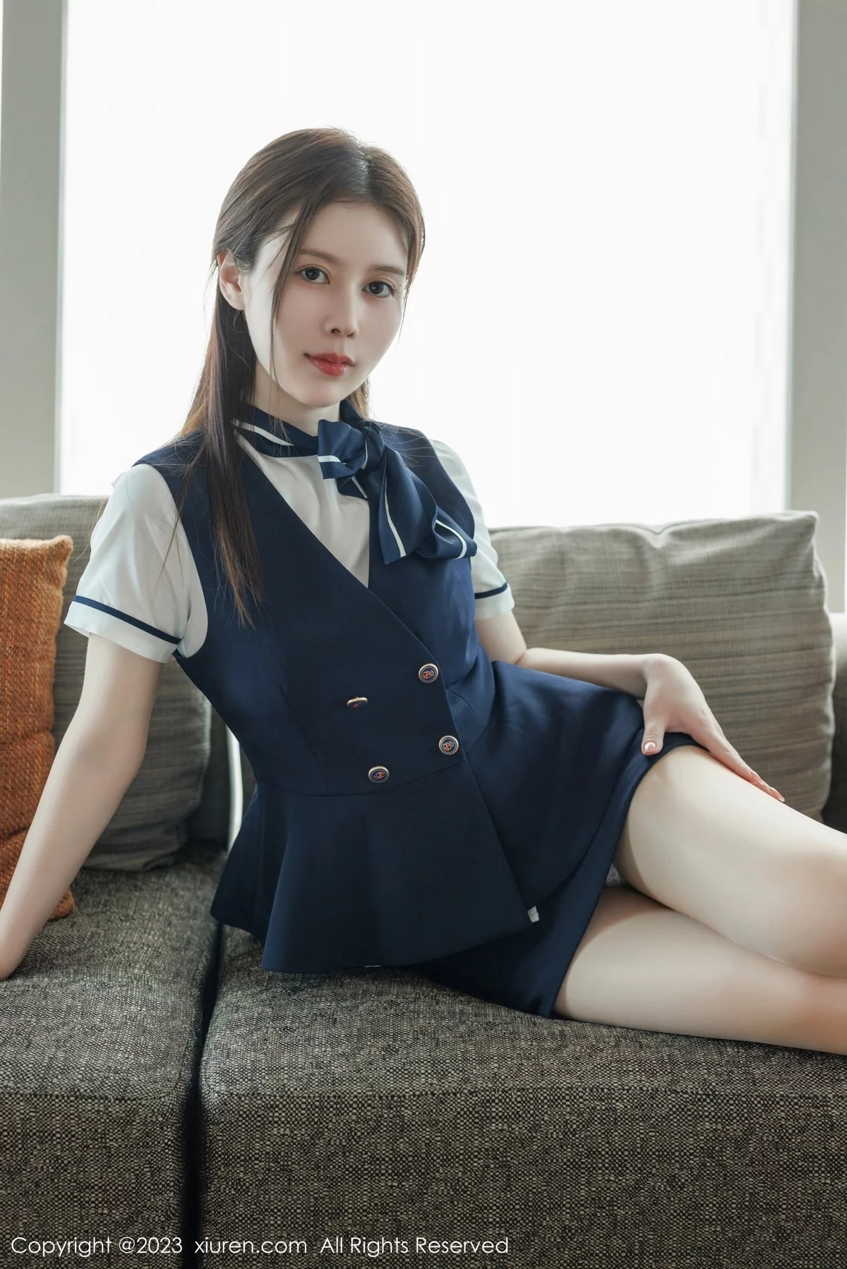 模特吴雪瑶脱蓝色制服露性感白色蕾丝内衣秀惹火身材诱惑写真51P-第1章-图片2