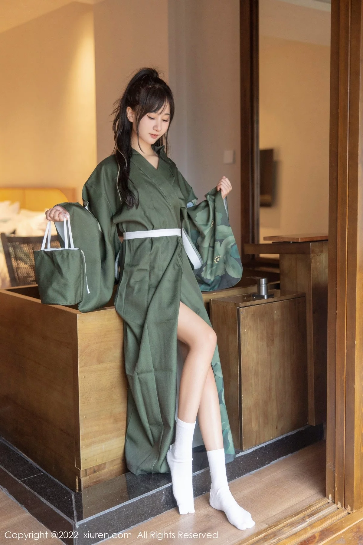 女神小果冻儿大理旅拍私房暗绿色真空和服秀完美身材诱惑写真85P-第1章-图片3