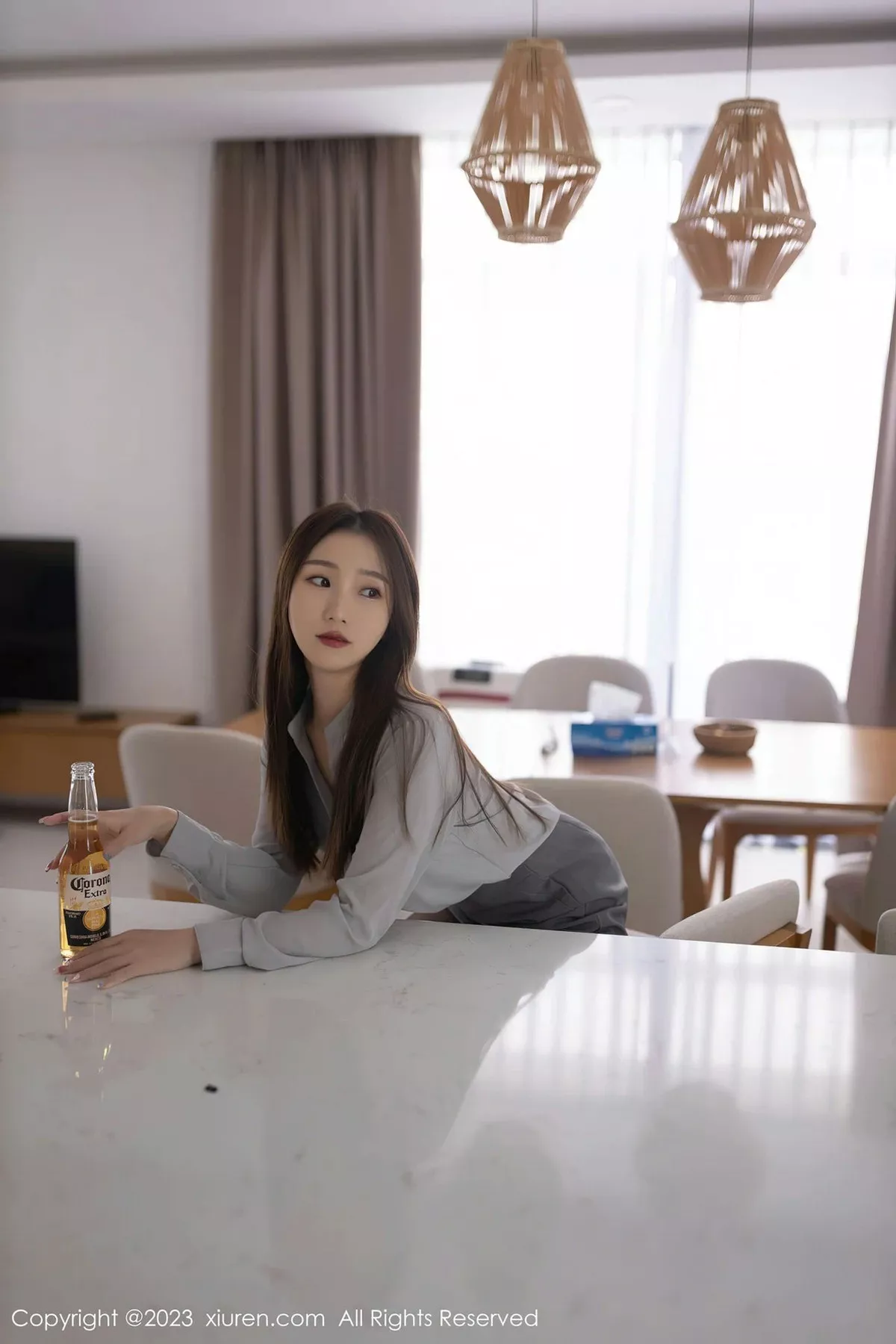 模特杏子Yada醉酒主题性感淡灰色轻透内衣配超薄黑丝诱惑写真80P-第1章-图片1