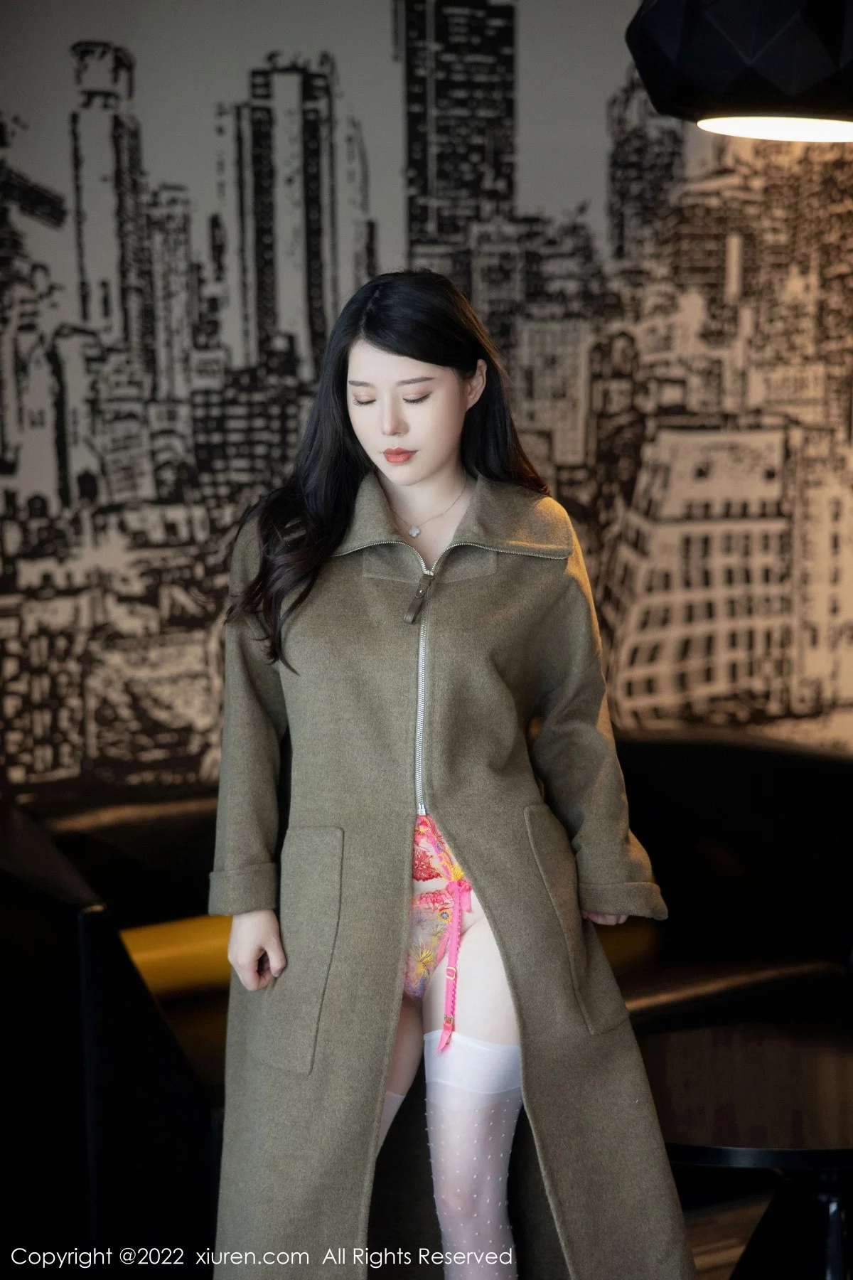 模特白茹雪脱外套露性感轻透蕾丝内衣配白丝吊袜撩人诱惑写真79P-第1章-图片2