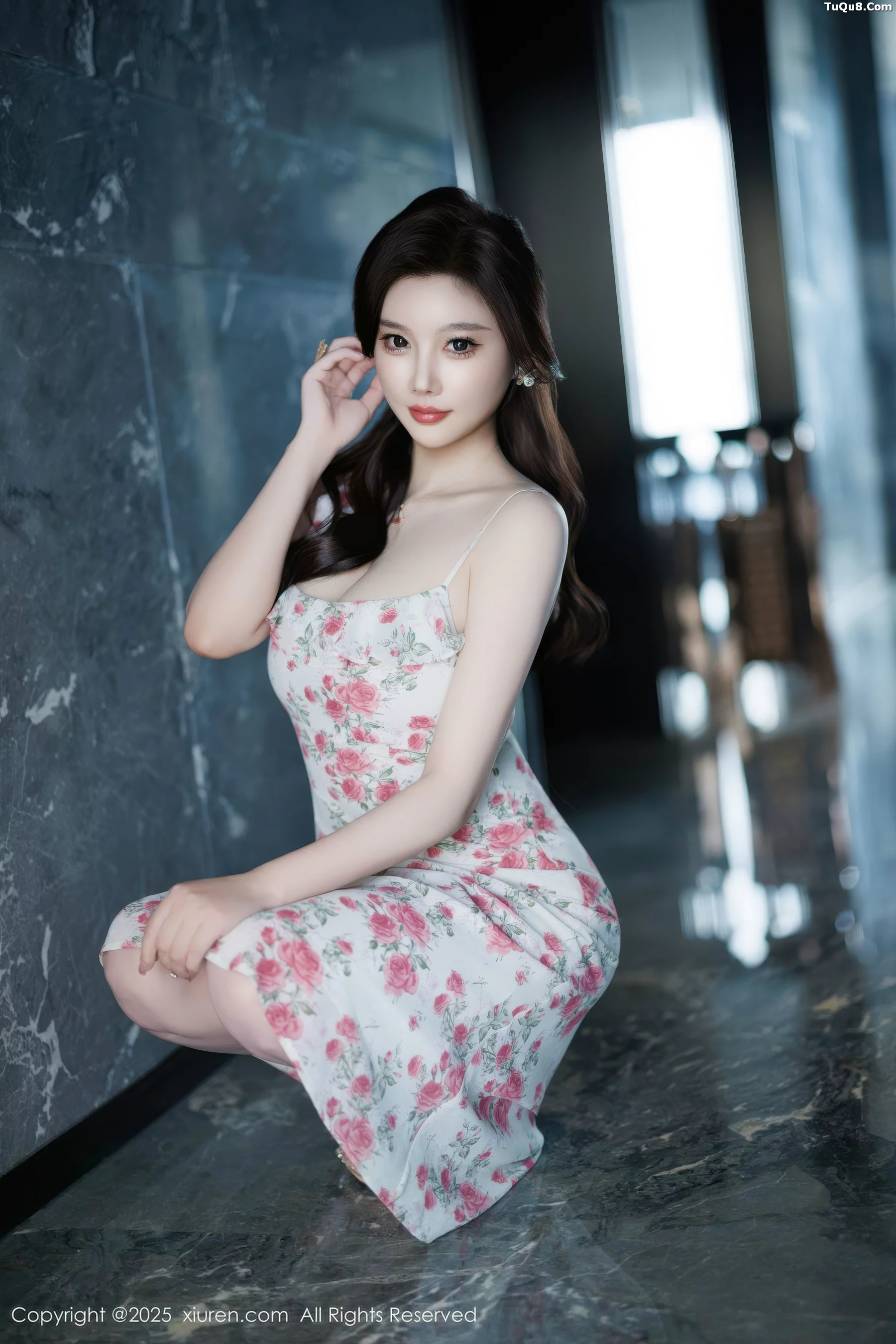 女神CHENCHEN.性感碎花裙露白色情趣内衣秀丰腴身材诱惑写真92P-第1章-图片4