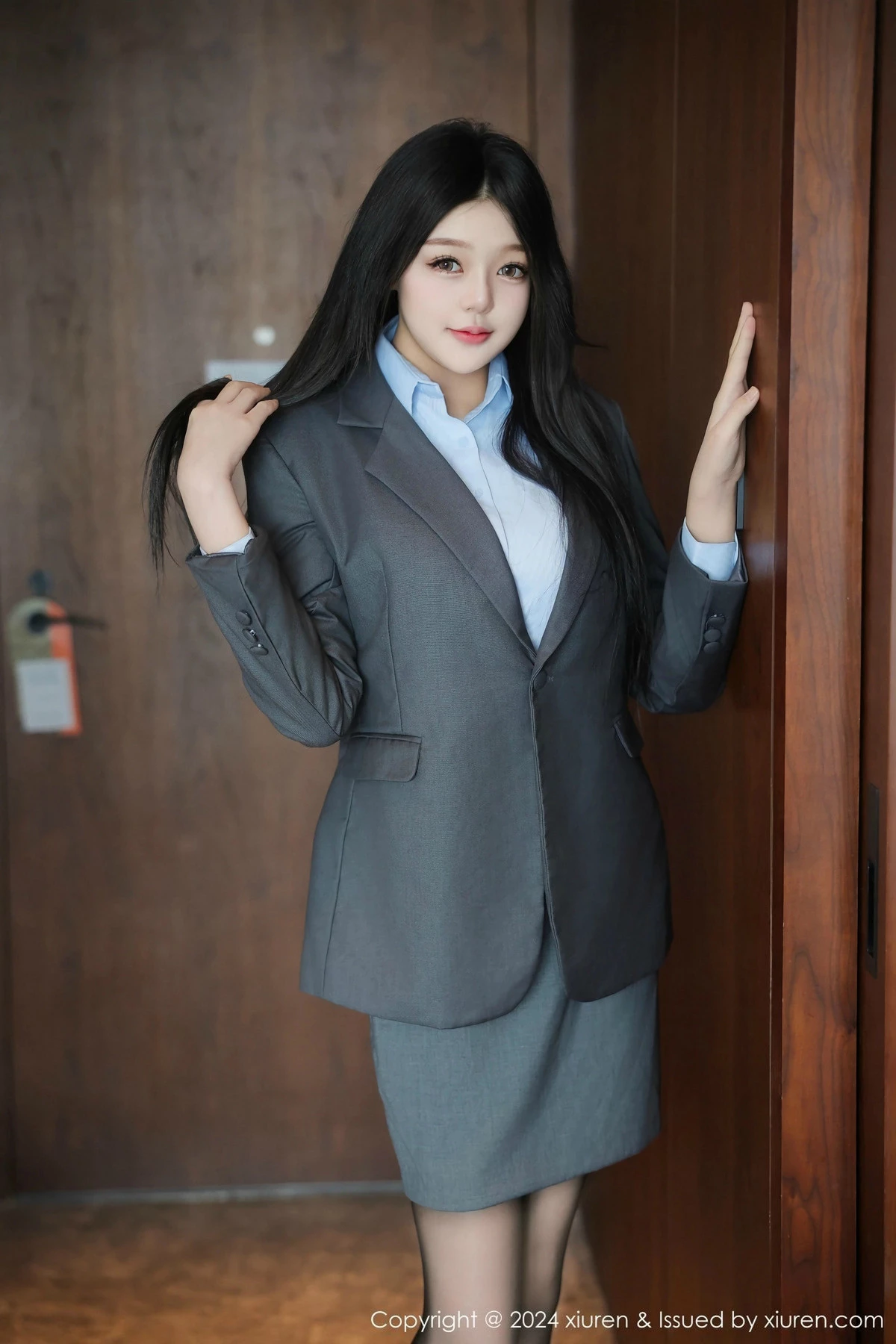 模特柚柚小奶瓶性感OL制服露粉色蕾丝内衣秀凹凸身材诱惑写真73P-第1章-图片2