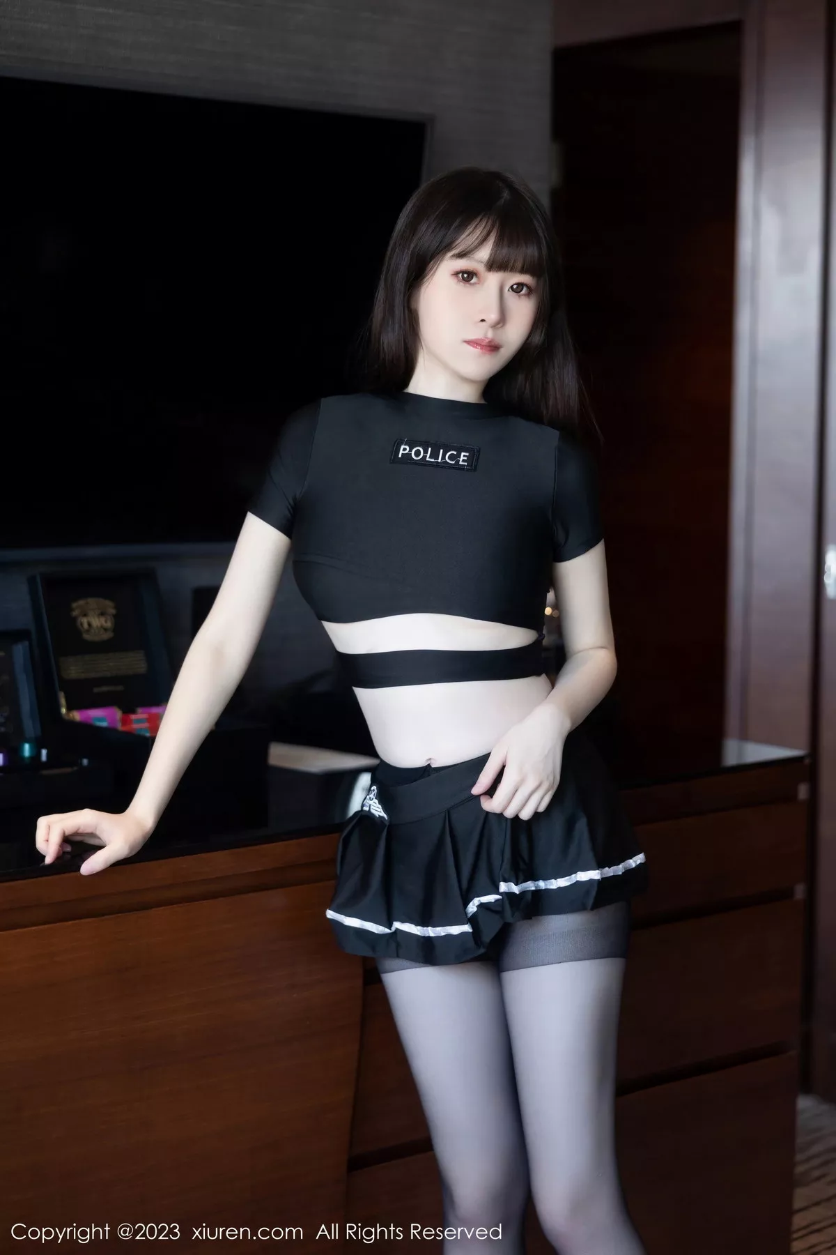 模特林悠悠性感黑色上衣配黑短裙露开档黑丝秀曼妙身姿诱惑写真98P-第1章-图片3