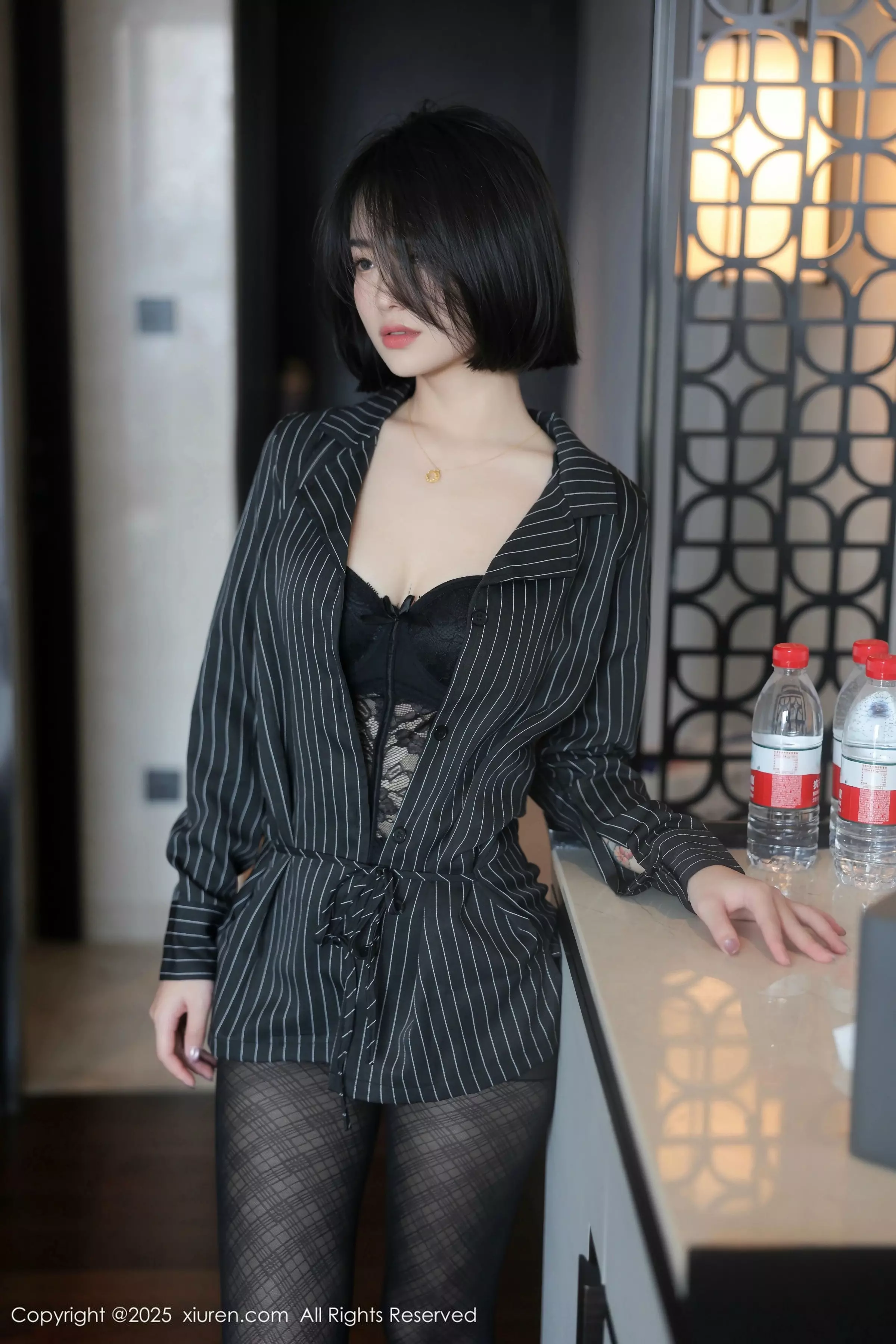 模特汐子性感黑色OL服饰配超薄黑丝半脱秀翘臀美腿诱惑写真79P-第1章-图片1