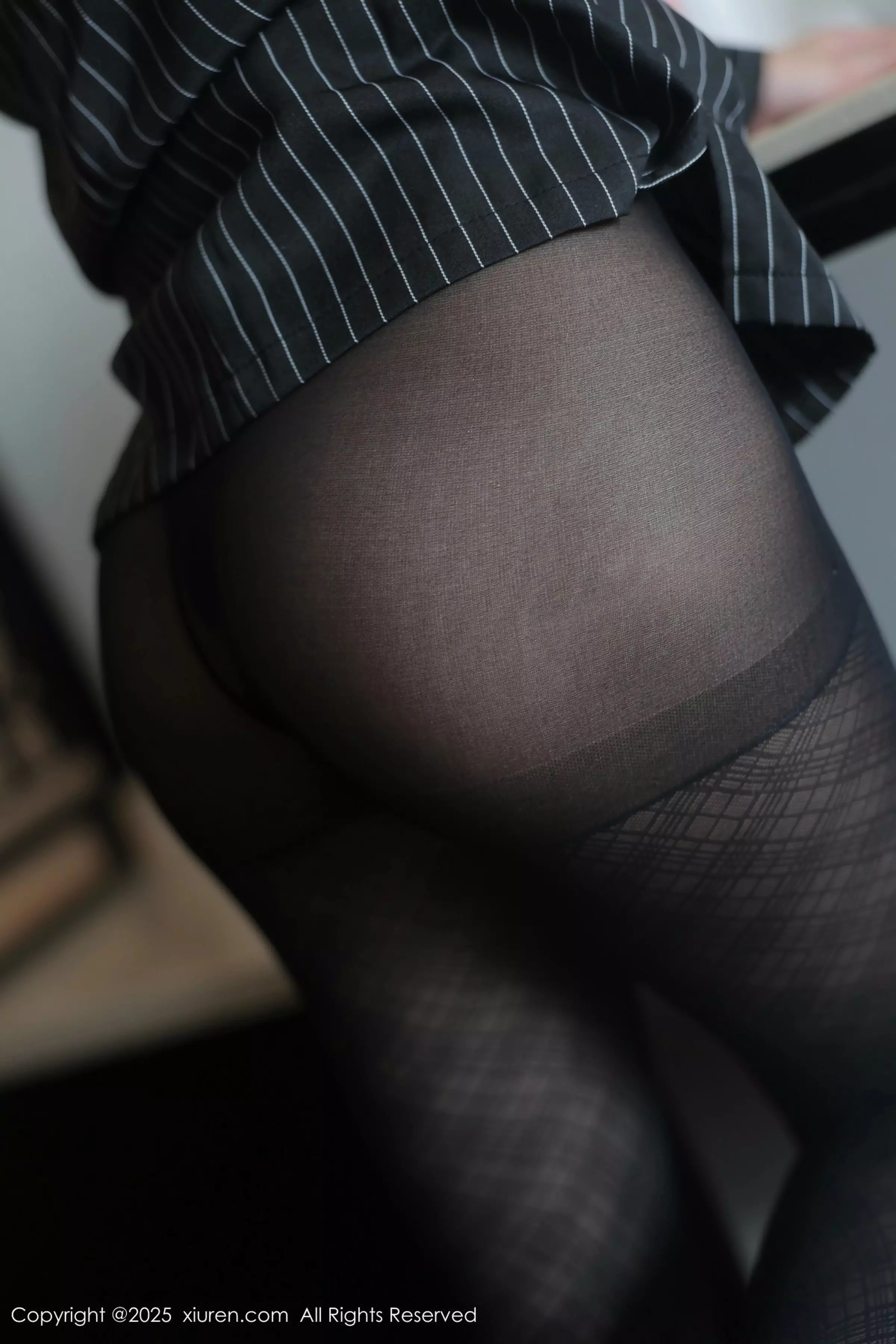 模特汐子性感黑色OL服饰配超薄黑丝半脱秀翘臀美腿诱惑写真79P-第1章-图片2