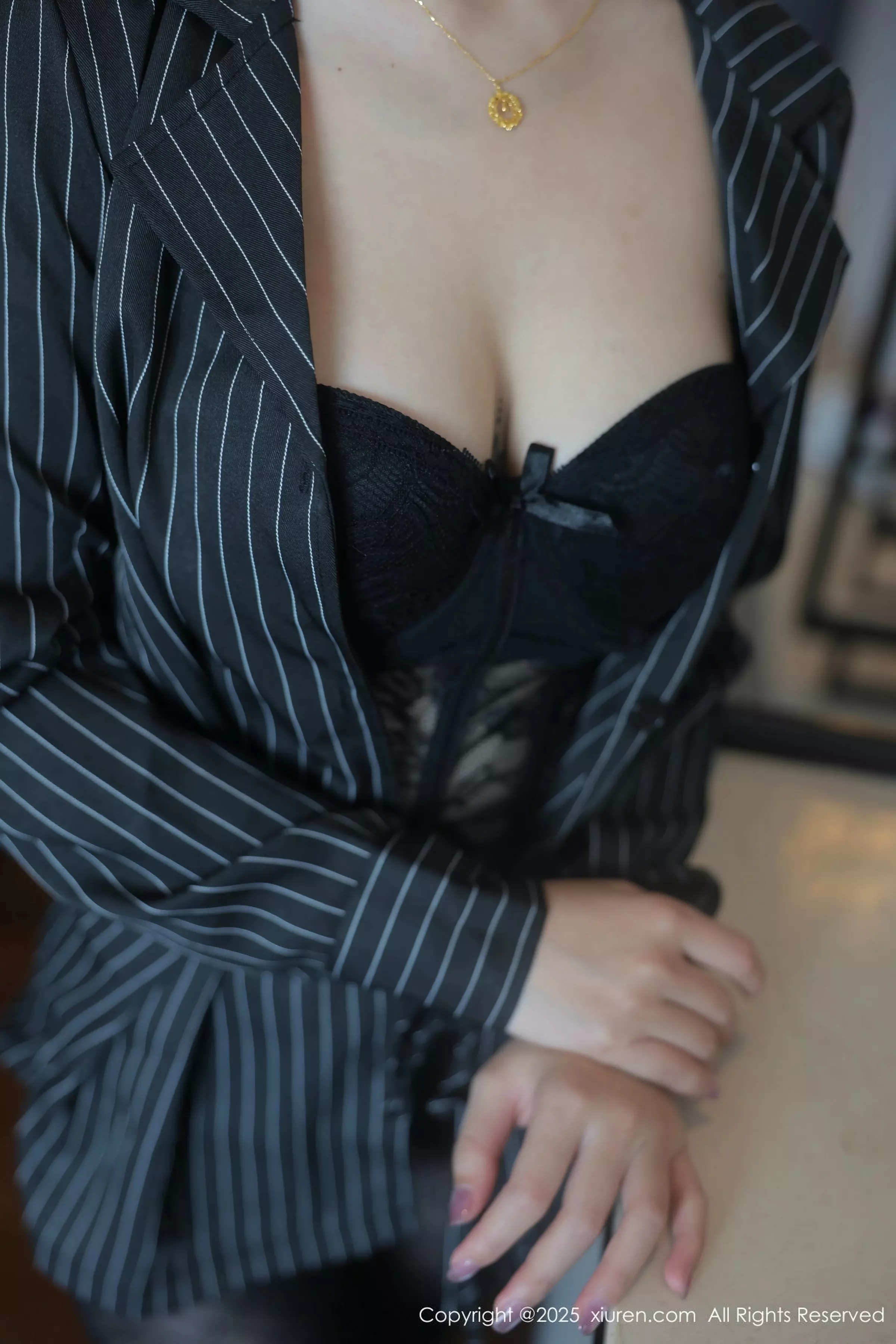 模特汐子性感黑色OL服饰配超薄黑丝半脱秀翘臀美腿诱惑写真79P-第2章-图片1