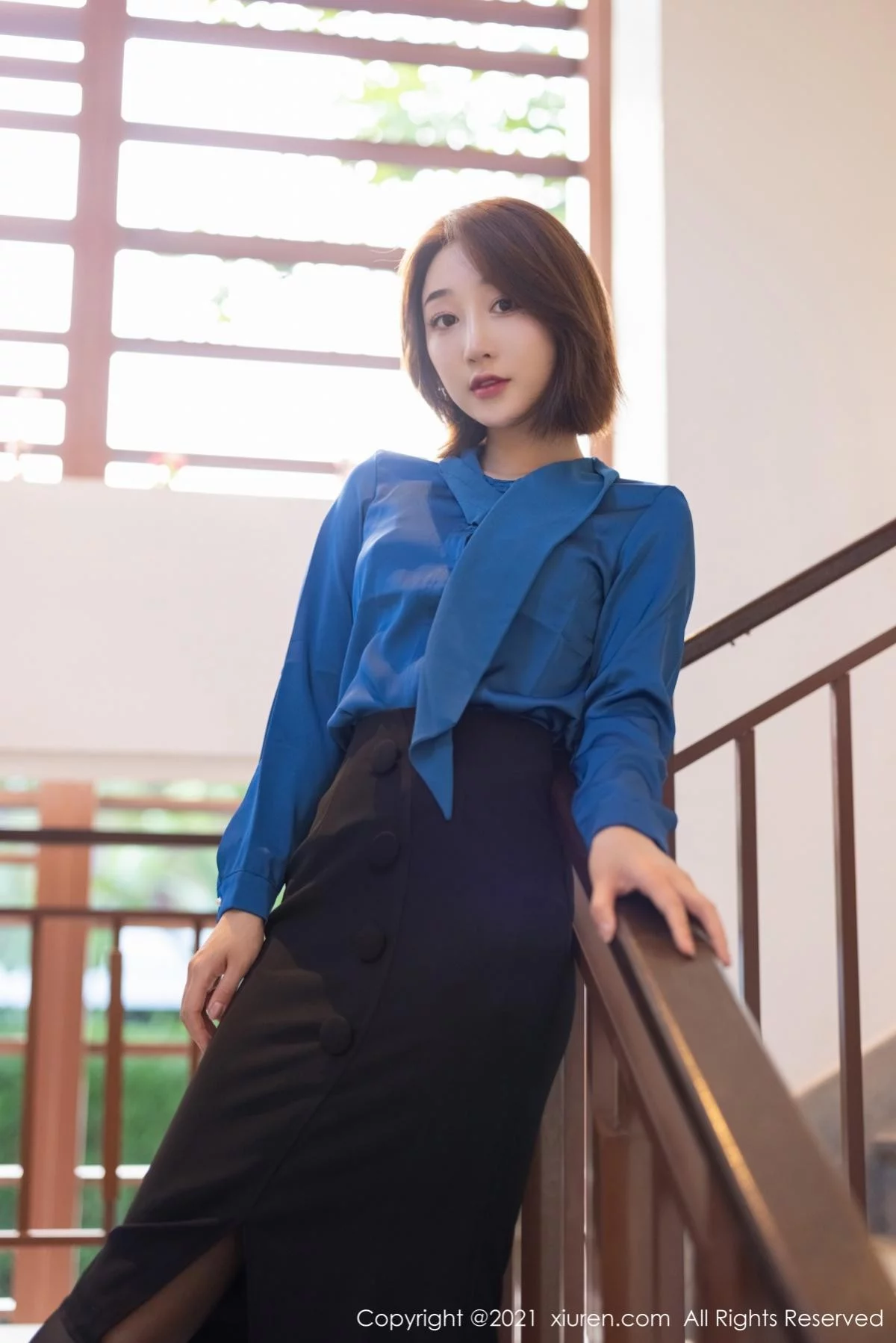 嫩模九月生职场秘书OL制服主题超薄黑丝裤袜秀翘臀诱惑写真47P-第1章-图片2