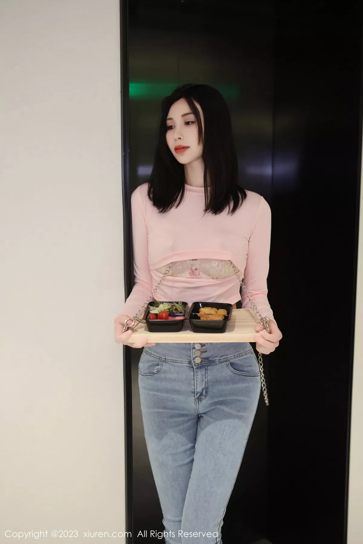 模特王曼柔粉色衣配牛仔裤露粉色蕾丝内衣秀曼妙身姿诱惑写真82P-第1章-图片1