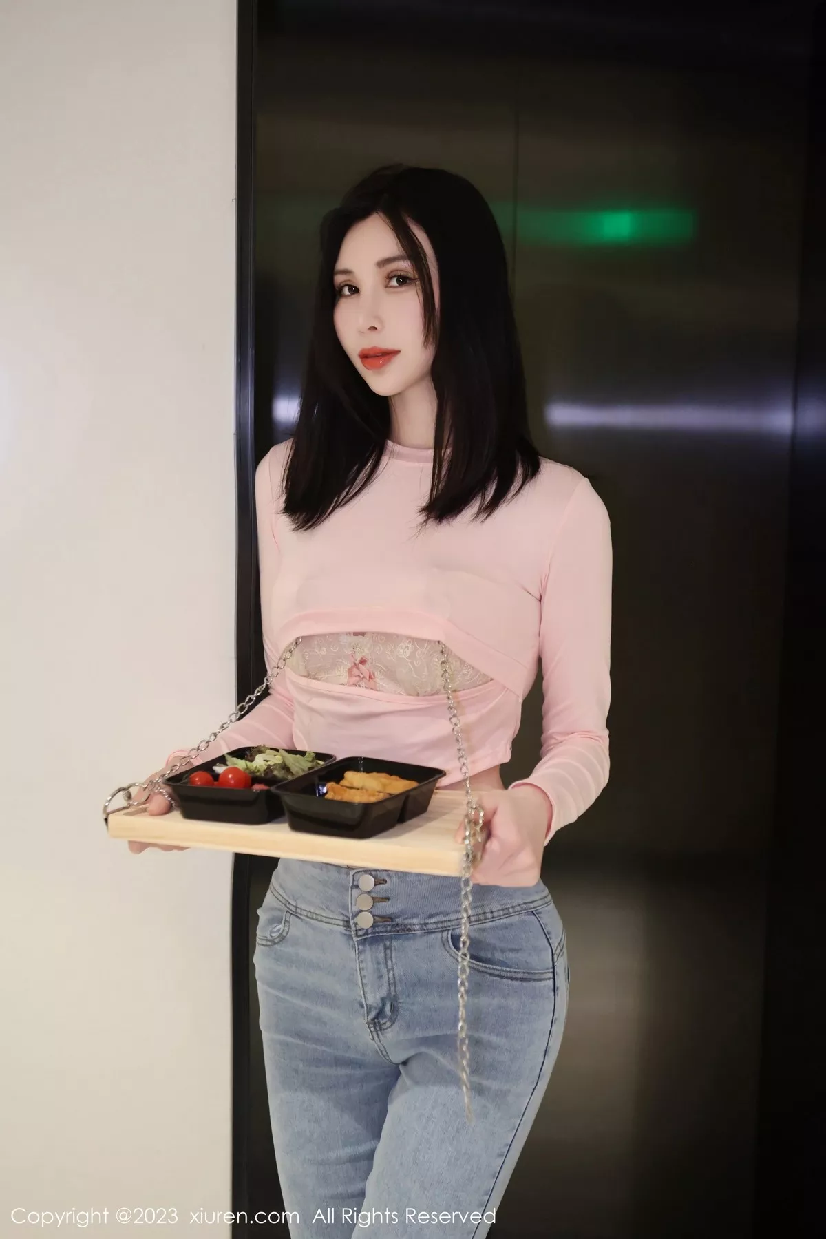 模特王曼柔粉色衣配牛仔裤露粉色蕾丝内衣秀曼妙身姿诱惑写真82P-第1章-图片2