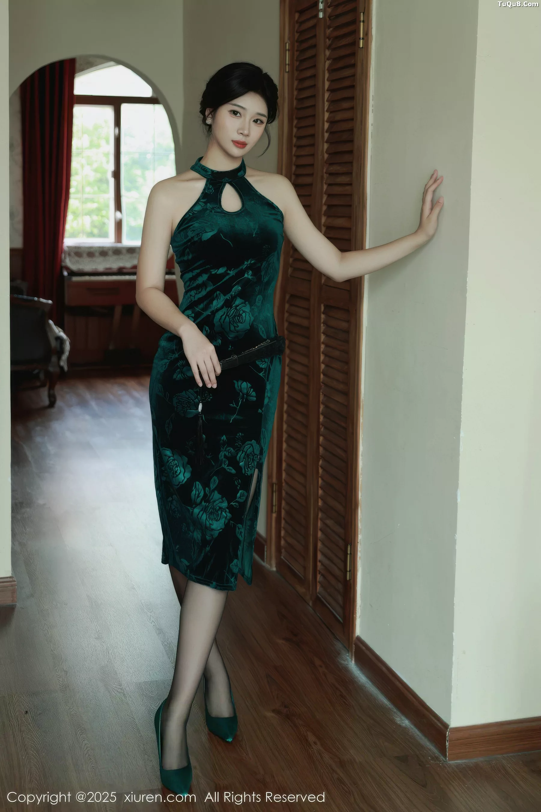 模特南乔性感墨绿色蕾丝内衣配超薄黑丝秀惹火身材撩人诱惑写真72P-第1章-图片1