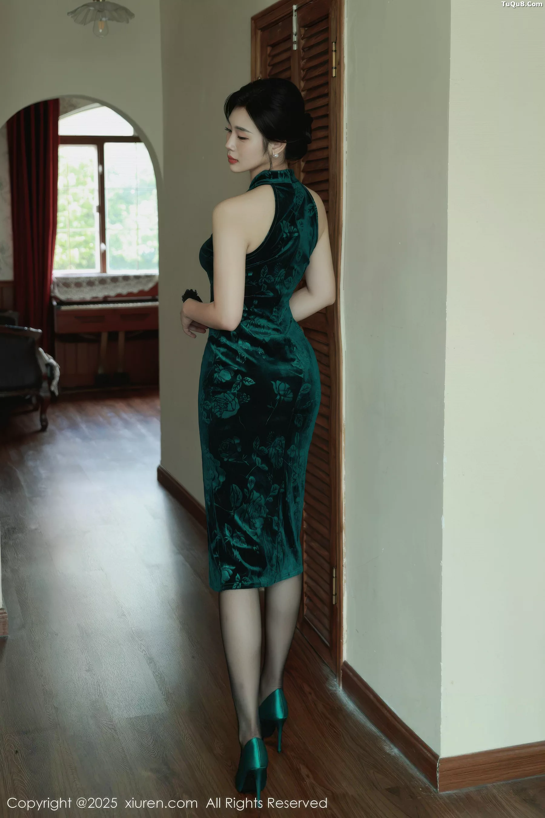 模特南乔性感墨绿色蕾丝内衣配超薄黑丝秀惹火身材撩人诱惑写真72P-第1章-图片2