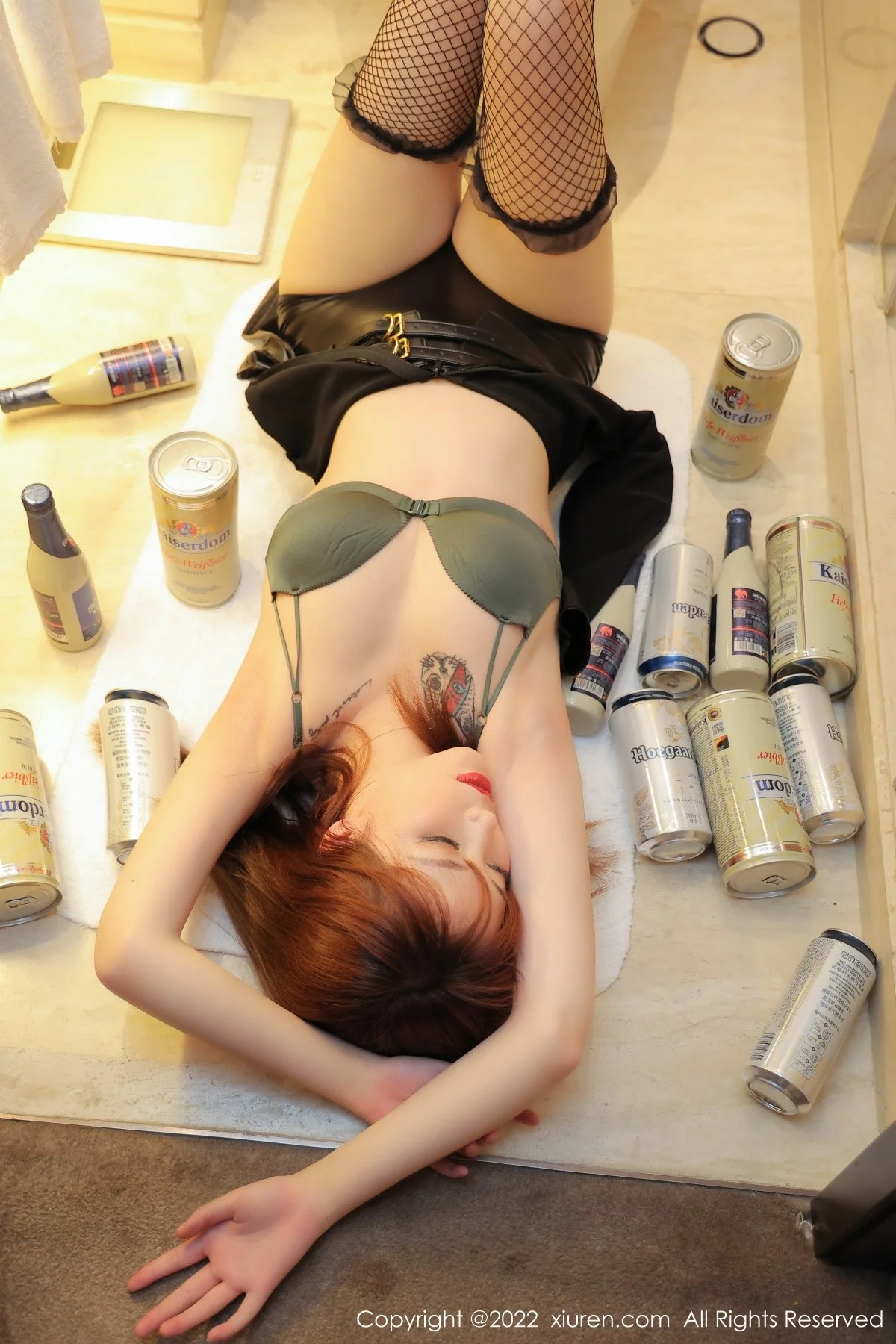 模特Arude薇薇私房浴室脱黑皮上衣露性感内衣黑丝网袜诱惑写真30P-第9章-图片2