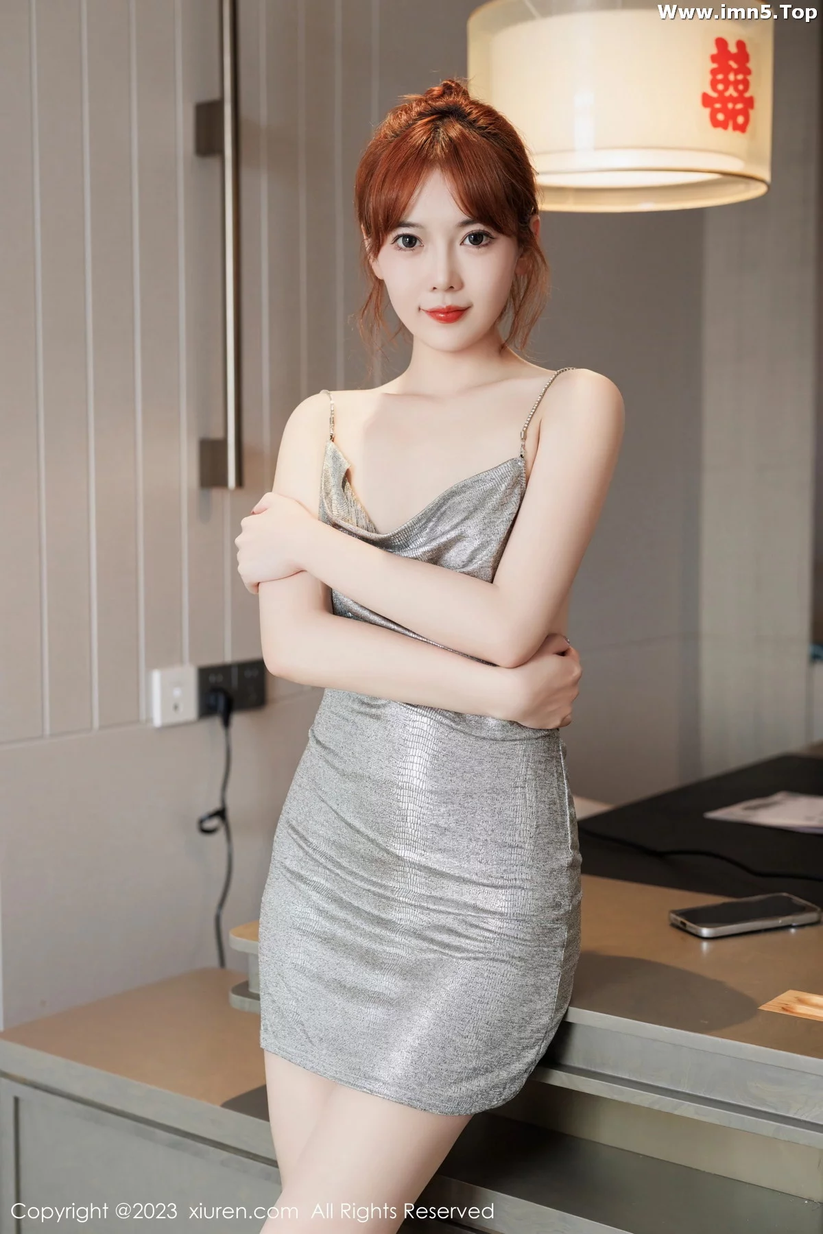 新人模特圆儿性感银白连衣短裙配超薄肉丝秀翘臀美腿诱惑写真47P-第1章-图片3