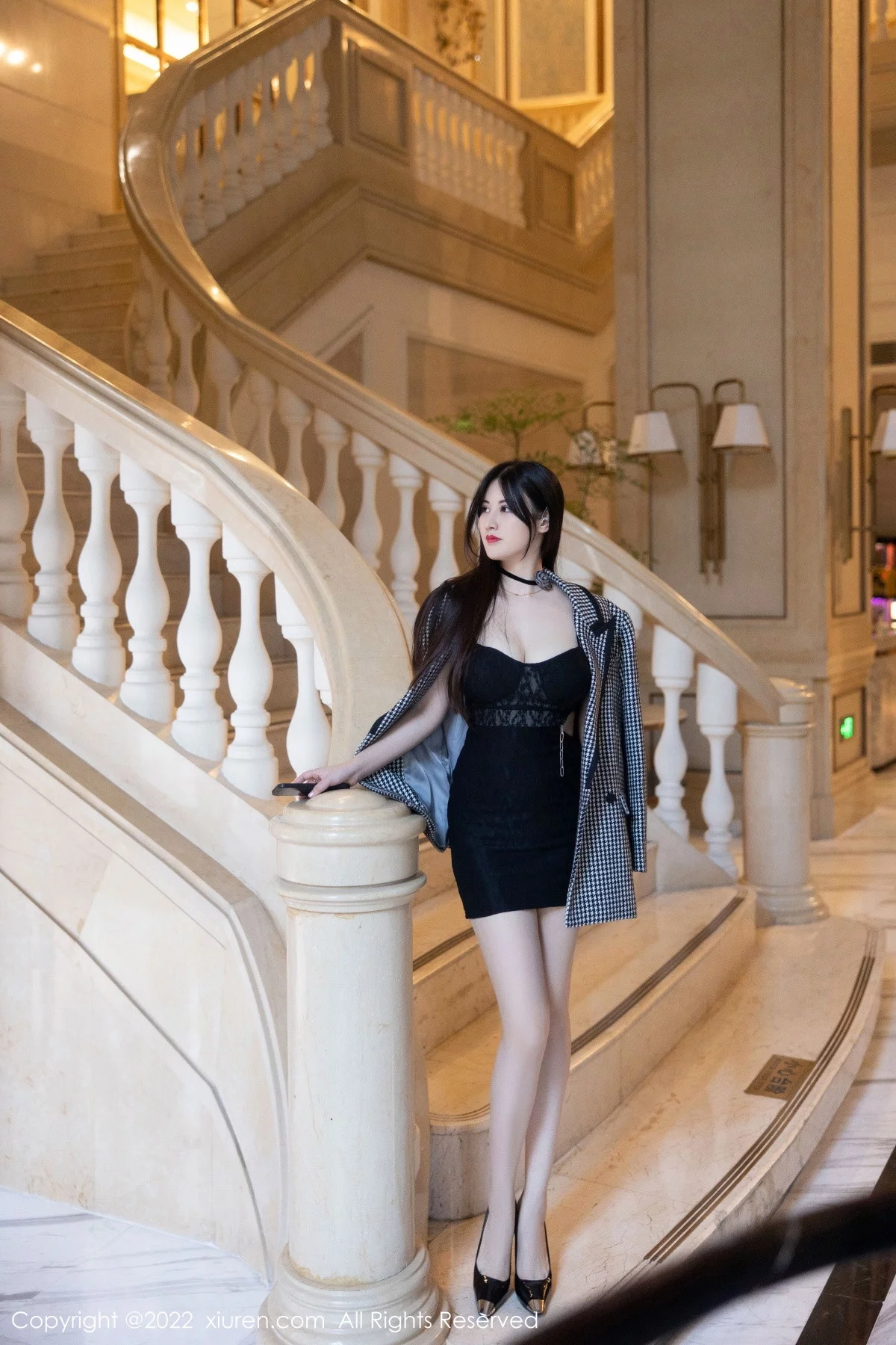 模特诗诗kiki脱黑色吊带连衣短裙露粉色内衣秀丰满身材诱惑写真70P-第1章-图片2