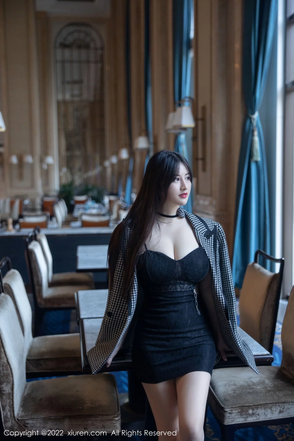 模特诗诗kiki脱黑色吊带连衣短裙露粉色内衣秀丰满身材诱惑写真70P-第1章-图片3