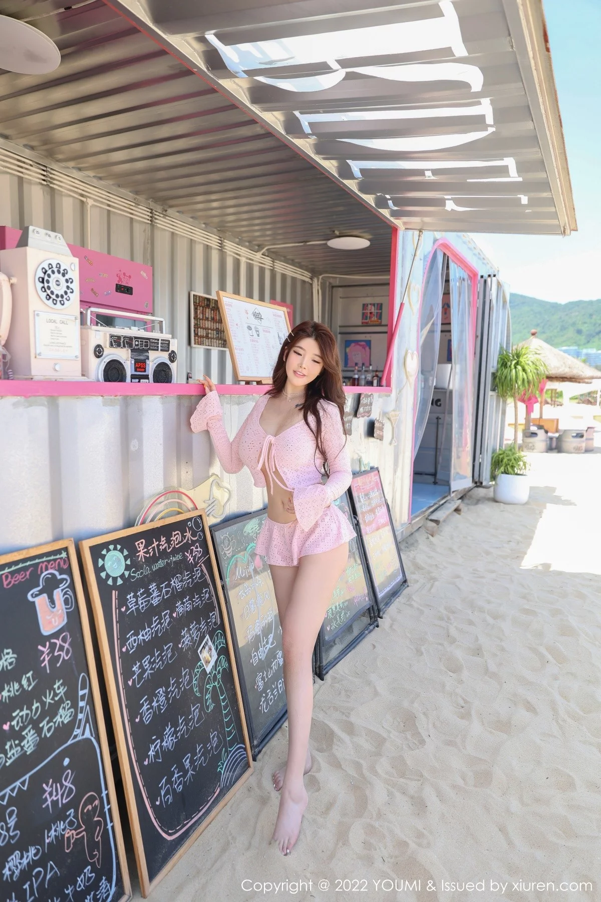 小海臀-Vol.815_模特小海臀Rena海南万宁旅拍性感粉色服饰秀浑圆美臀诱惑写真68P-第1章-图片3