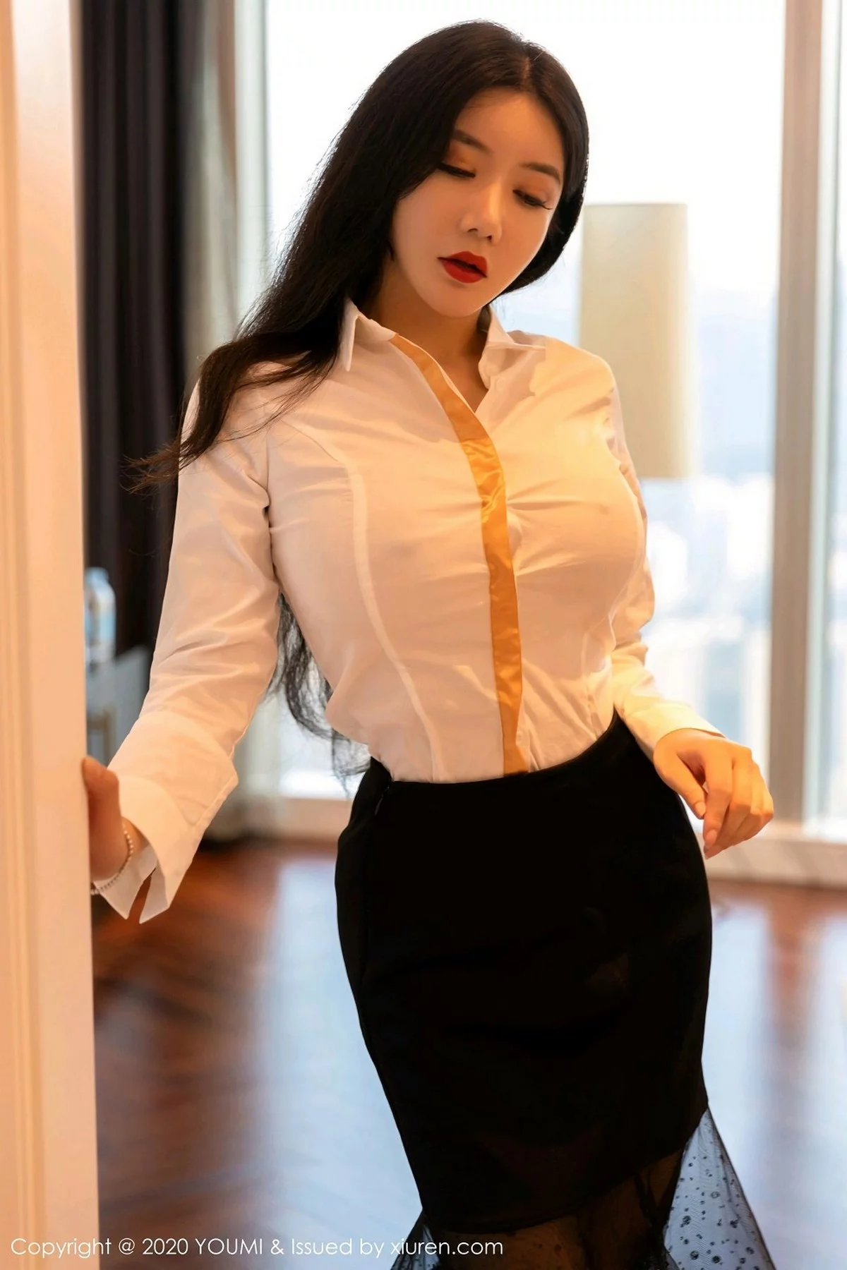 心妍小公主-Vol.579_女神心妍小公主职业OL装扮主题无内黑丝裤袜秀翘臀诱惑写真60P-第1章-图片2