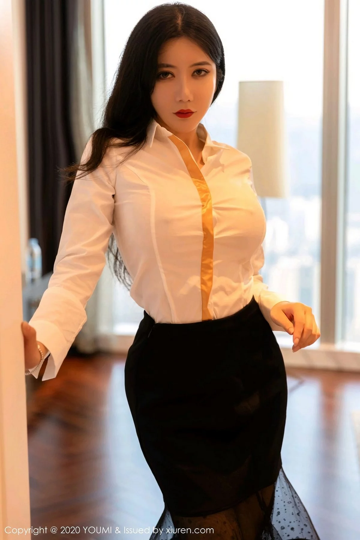 心妍小公主-Vol.579_女神心妍小公主职业OL装扮主题无内黑丝裤袜秀翘臀诱惑写真60P-第1章-图片3