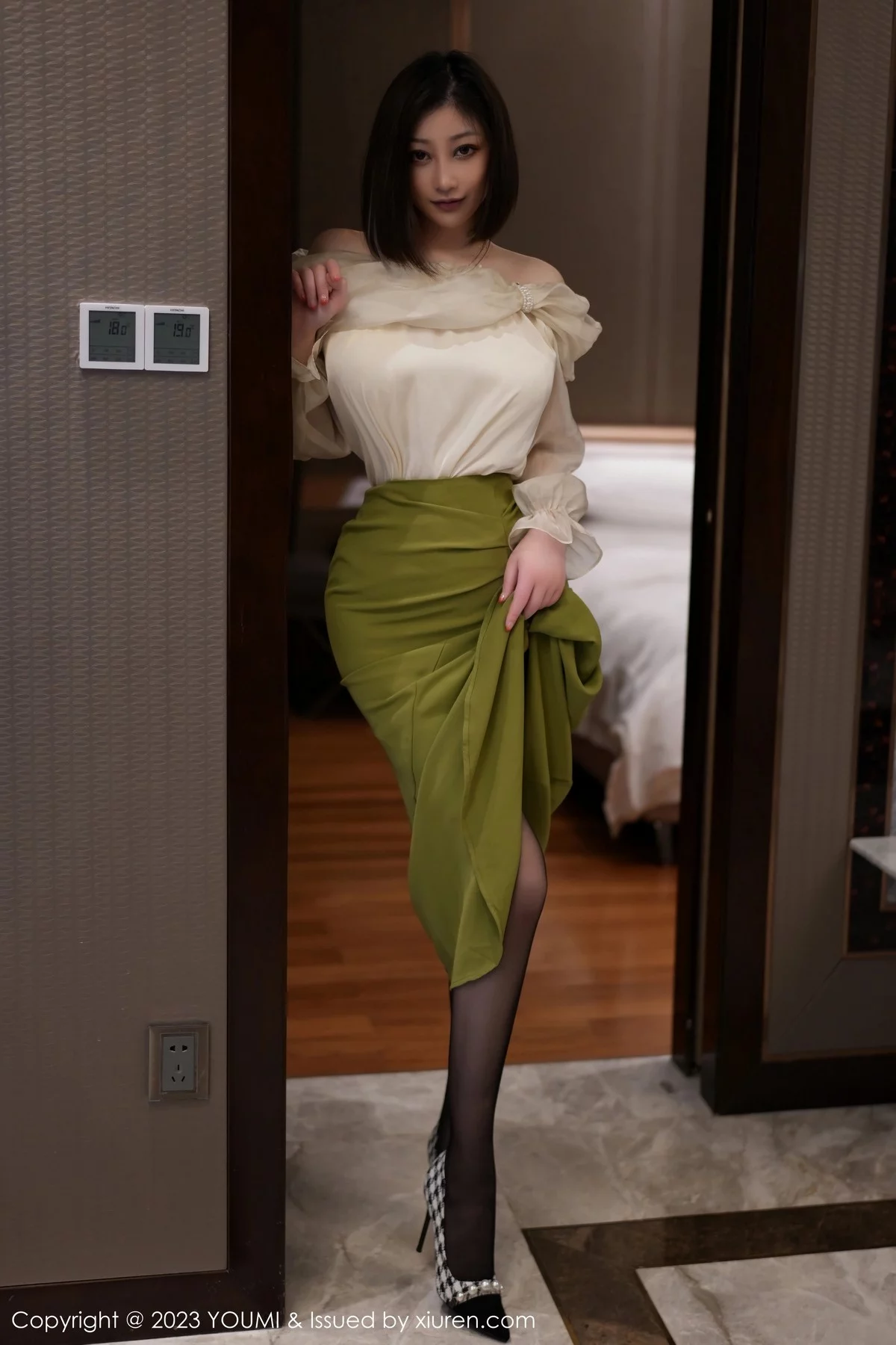妲己-Vol.940_女神妲己_Toxic性感白色蕾丝内衣配超薄黑丝秀美胸肥臀诱惑写真89P-第1章-图片1