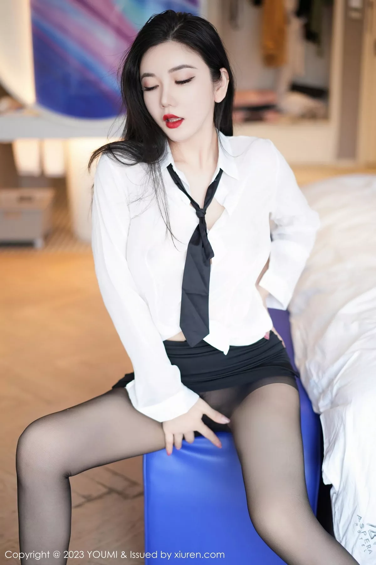 心妍小公主-Vol.965_模特心妍小公主性感白T配黑短裙露超薄黑丝秀凹凸身材诱惑写真72P-第1章-图片2