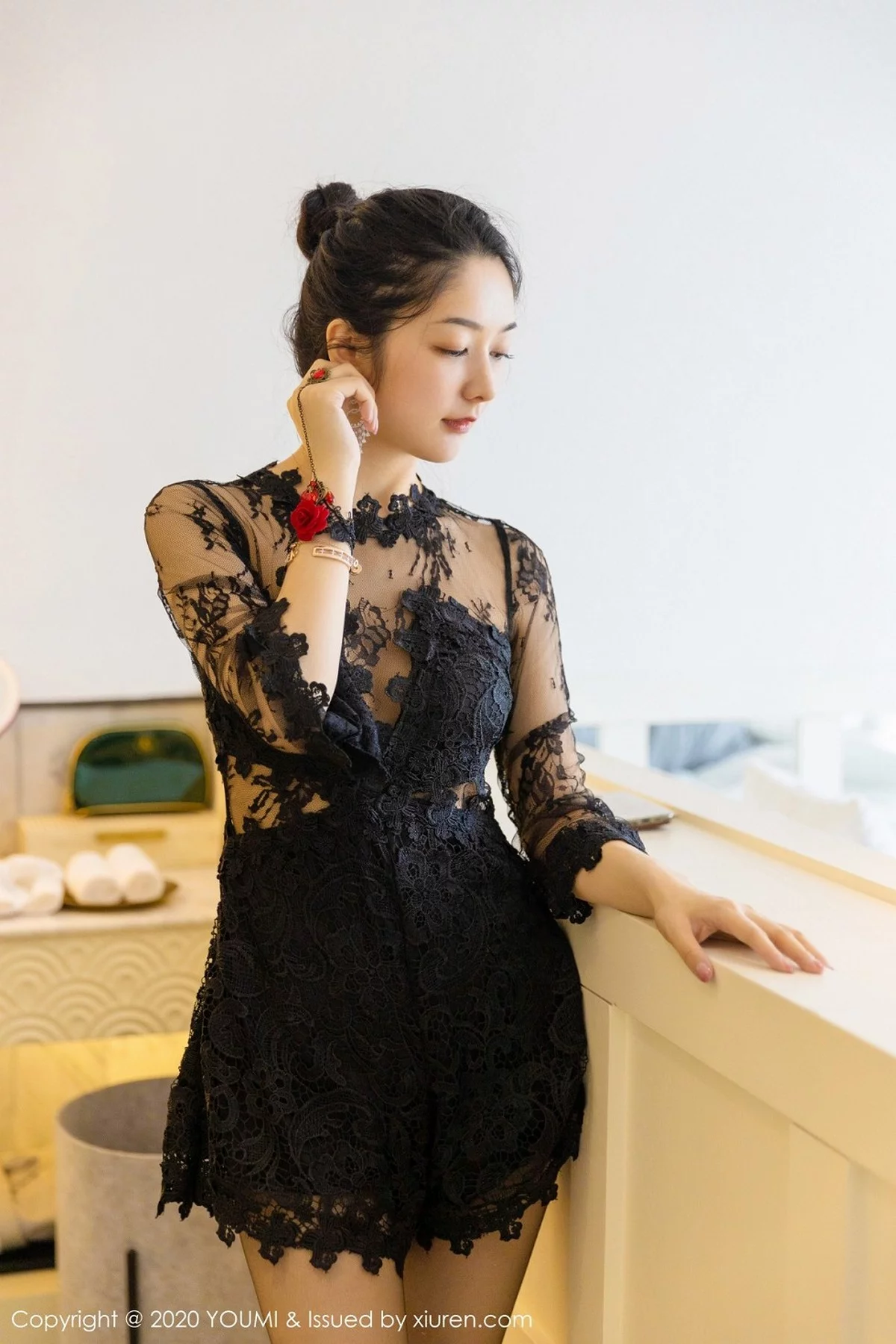 小热巴-Vol.487_女神Angela小热巴大理旅拍性感内衣配开档肉丝裤袜诱惑写真66P-第1章-图片1