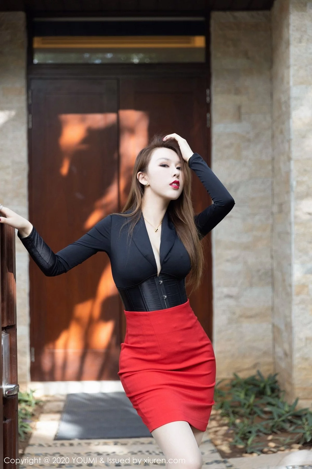 尤妮丝-Vol.507_女神Egg-尤妮丝三亚旅拍私房脱猩红短裙秀火辣身材诱惑写真56P-第1章-图片3