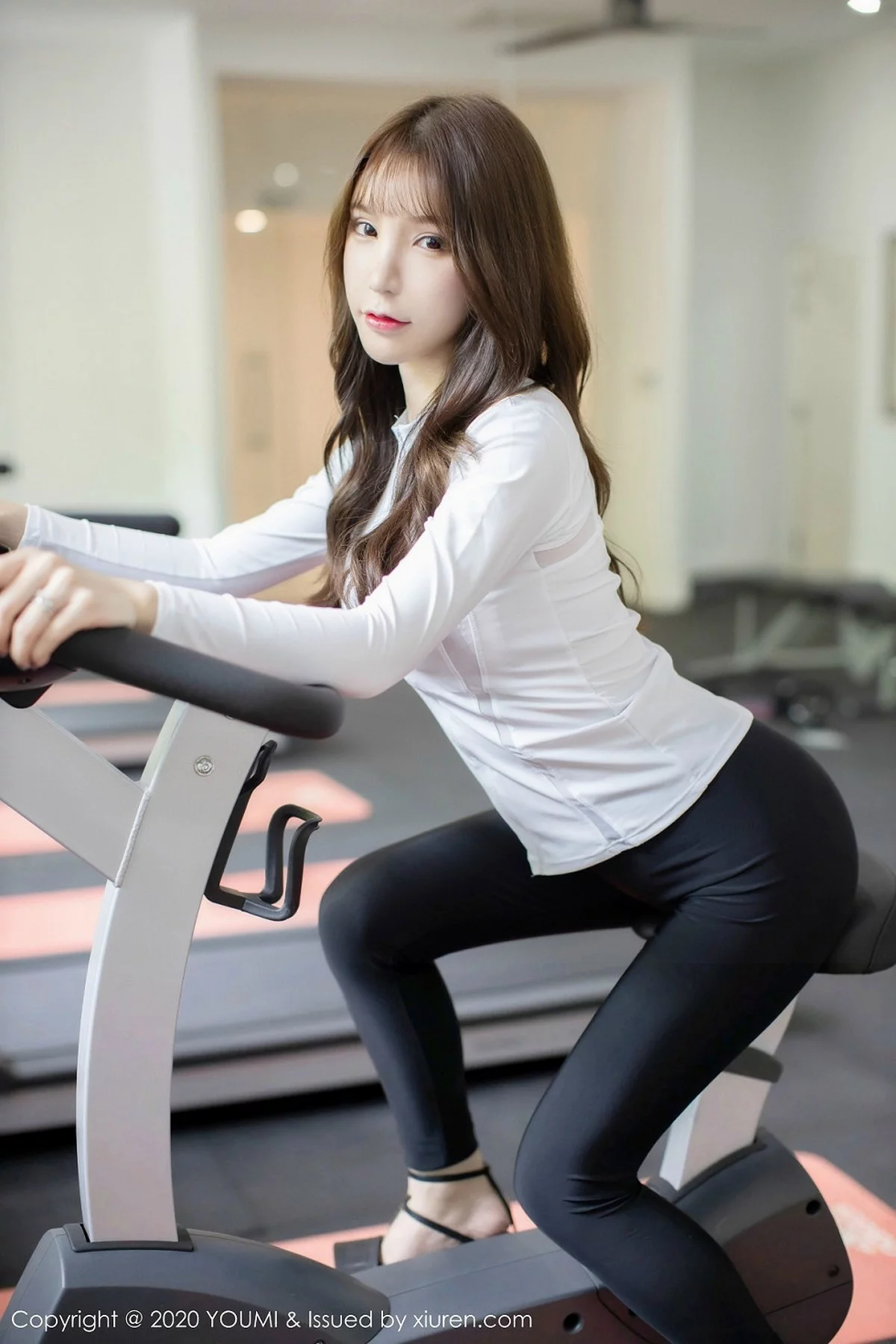 周于希-Vol.401_女神周于希Sandy普吉岛旅拍半脱紧身衣秀豪乳翘臀诱人写真62P-第1章-图片1