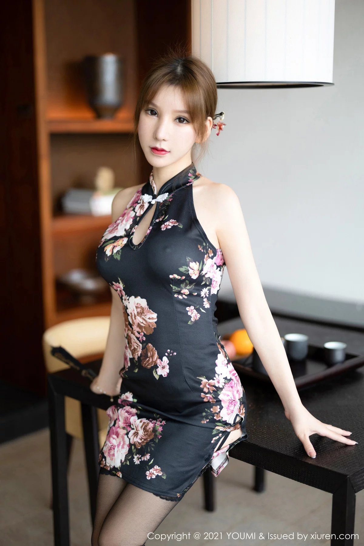 周于希-Vol.625_女神周于希Sandy厦门旅拍脱古韵旗袍露蕾丝内衣完美诱惑写真56P-第1章-图片1