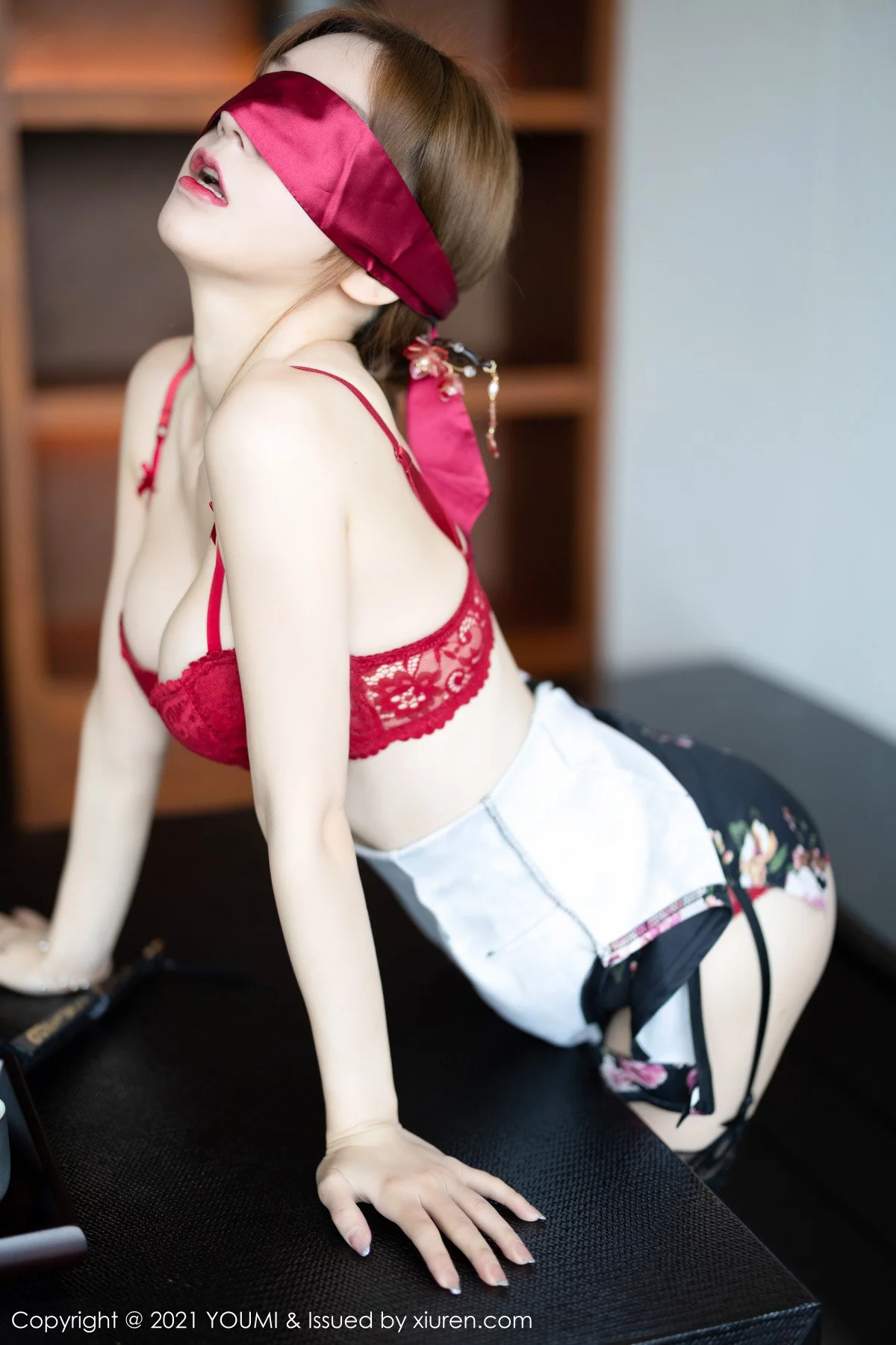 周于希-Vol.625_女神周于希Sandy厦门旅拍脱古韵旗袍露蕾丝内衣完美诱惑写真56P-第12章-图片1
