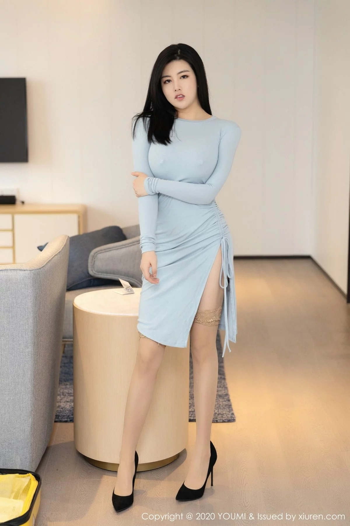 娜露Selena-Vol.561_女神娜露Selena私房薄透礼裙真空激凸半撩露翘臀诱惑写真50P-第1章-图片1