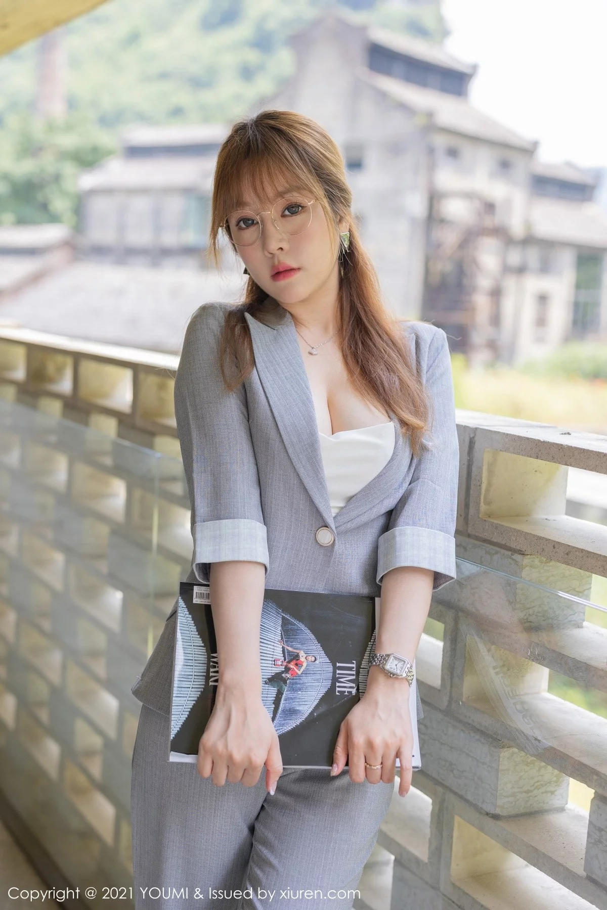 王雨纯-Vol.687_女神王雨纯阳朔旅拍私房白色吊带配黑丝吊袜秀丰腴身材诱惑写真71P-第1章-图片2