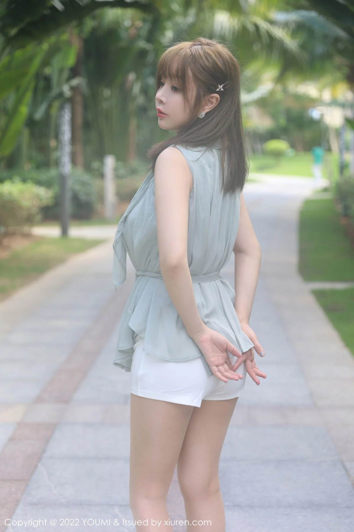 王雨纯-Vol.841_女神王雨纯性感灰色上衣配白短裙半脱露性感蕾丝内衣诱惑写真71P-第1章-图片2