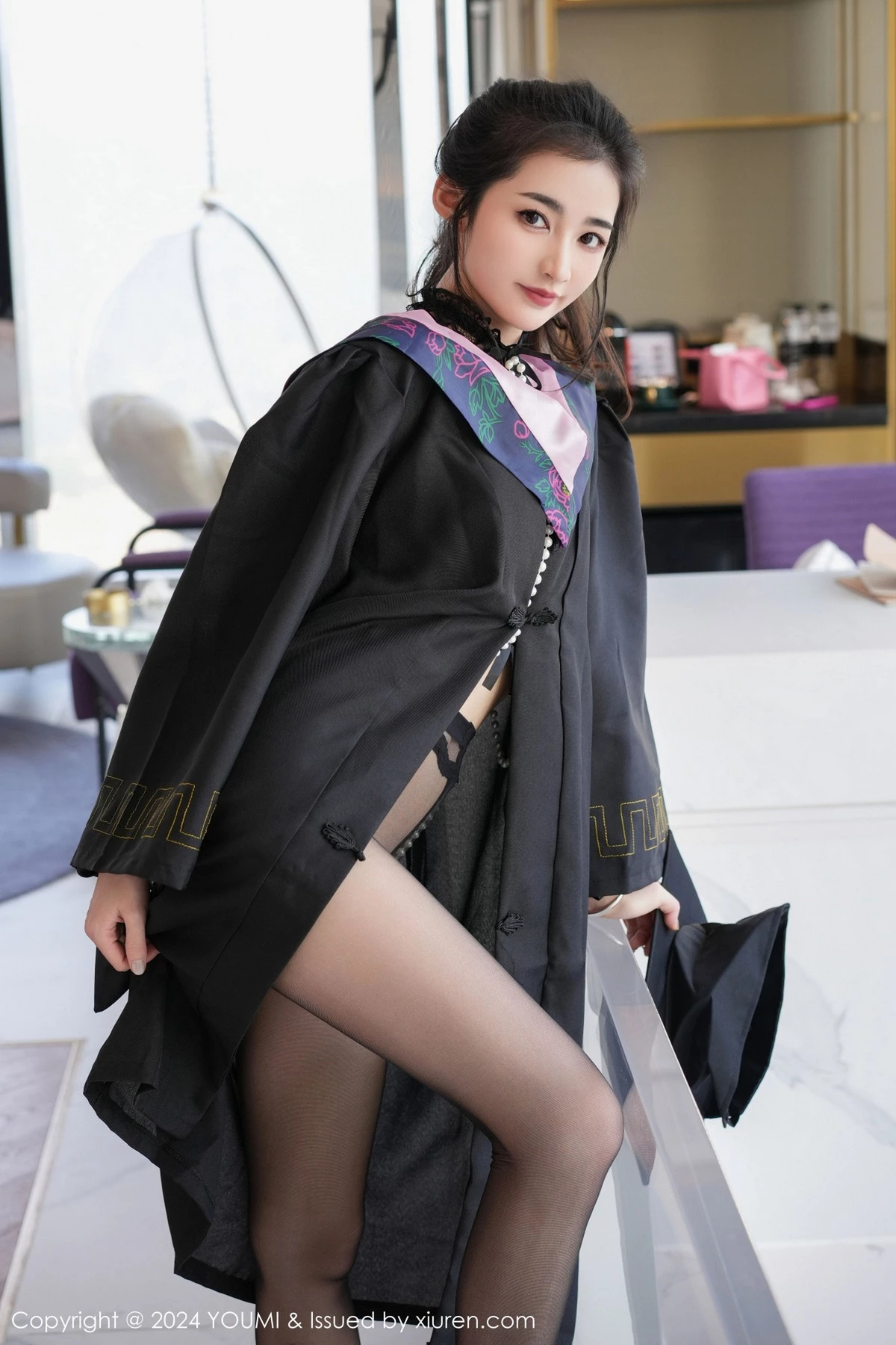 鱼尾-Vol.1064_模特鱼尾fish性感黑色风衣露黑色情趣服配超薄黑丝极致魅惑写真95P-第1章-图片3