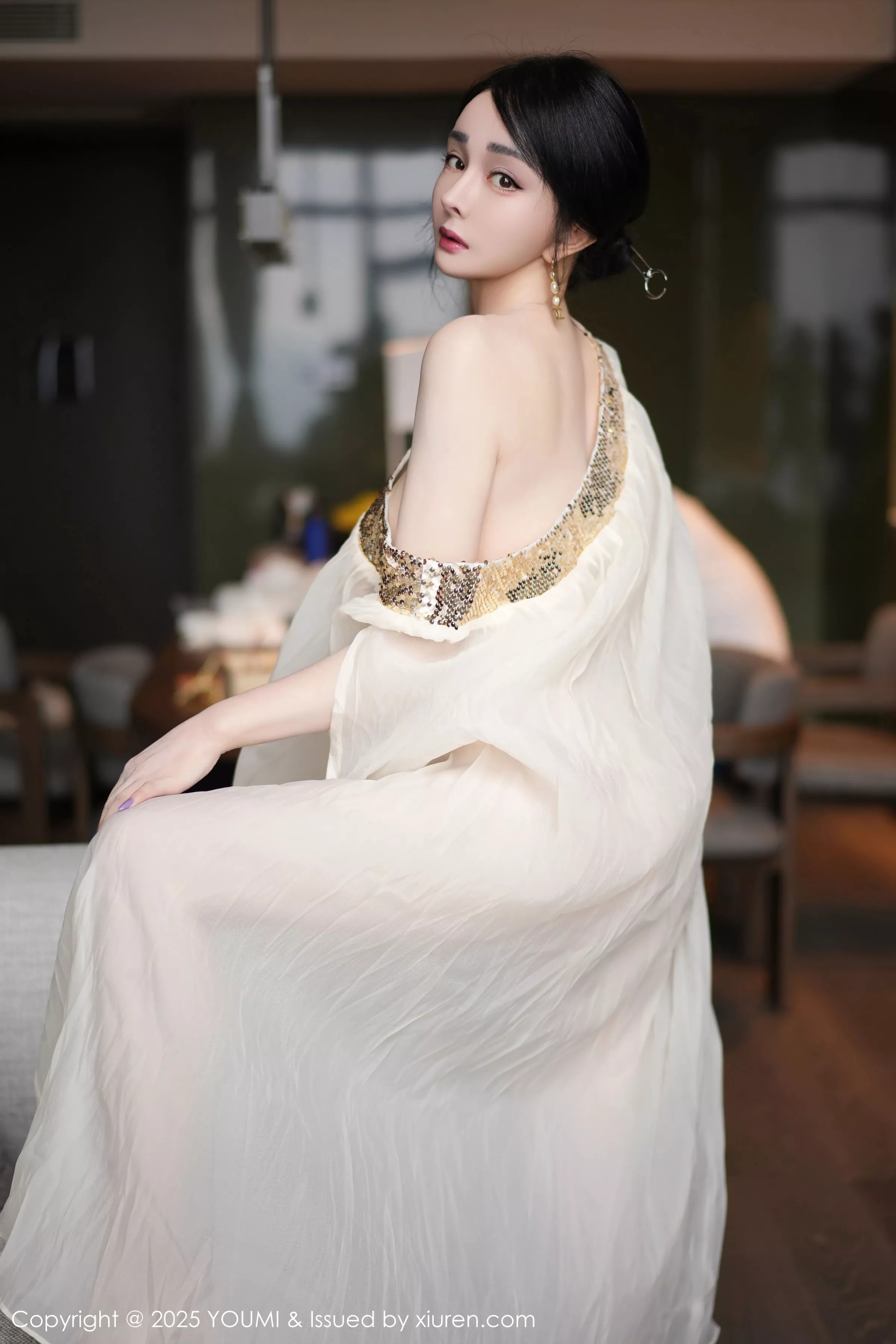 允爾-Vol.1132_模特允爾薄纱服饰露性感金色吊坠式情趣内衣秀丰腴身姿诱惑写真62P-第1章-图片3