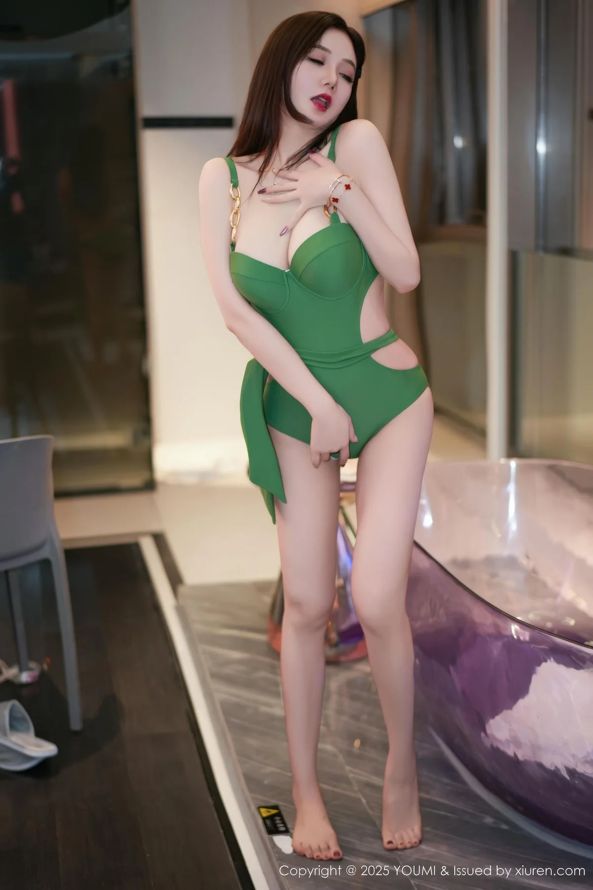 心妍小公主-Vol.1178_女神心妍小公主性感绿色情趣连体服饰秀丰满身材撩人诱惑写真50P-第1章-图片4