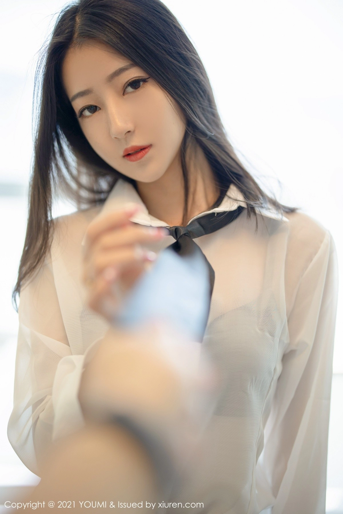 熊小诺-Vol.669_新人妹子熊小诺私房脱黑短裙露超薄黑丝秀丁字裤诱惑写真75P-第1章-图片3