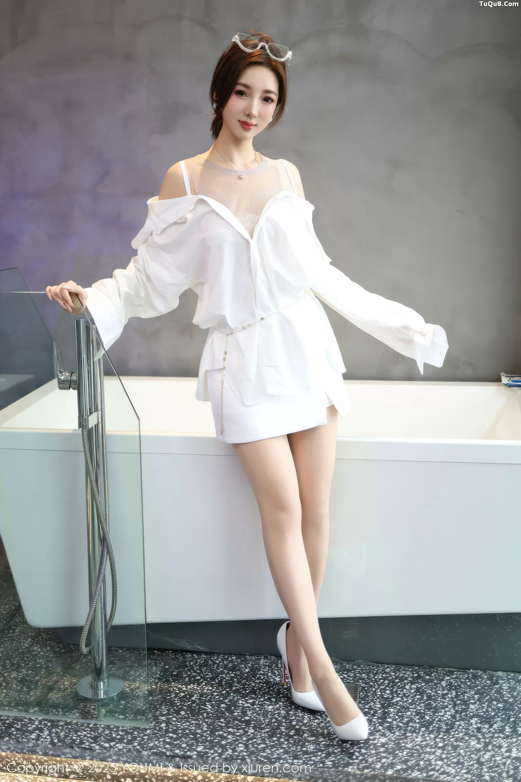 Twins-桃桃-Vol.1177_模特Twins-桃桃性感白色连衣短裙配白色丝袜秀曼妙身姿诱惑写真76P-第1章-图片1