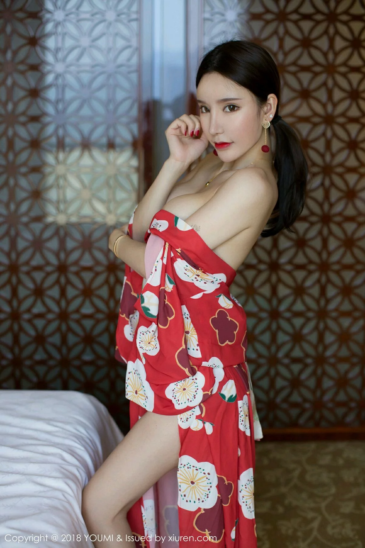 周于希-Vol.190_女神周于希私房鲜红色和服真空秀浑圆美乳撩人诱惑写真49P-第1章-图片1
