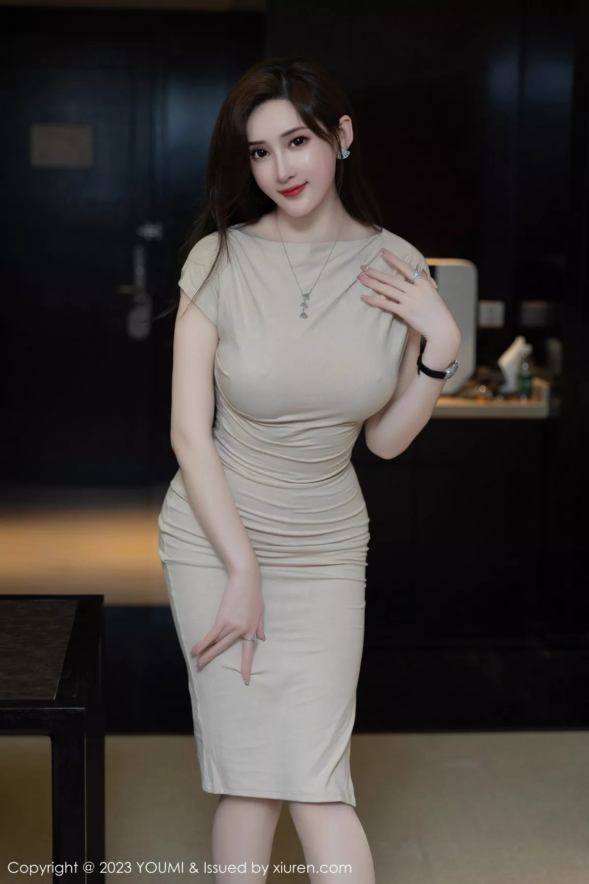 周妍希-Vol.976_女神Carol周妍希性感浅色连衣长裙配超薄无内肉丝惹火诱惑写真81P-第1章-图片2