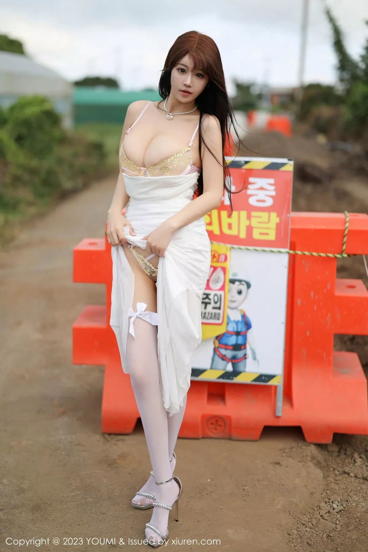 朱可儿-Vol.996_女神朱可儿Flora性感礼裙露粉色轻透情趣内衣秀丰满身材诱惑写真68P-第1章-图片1